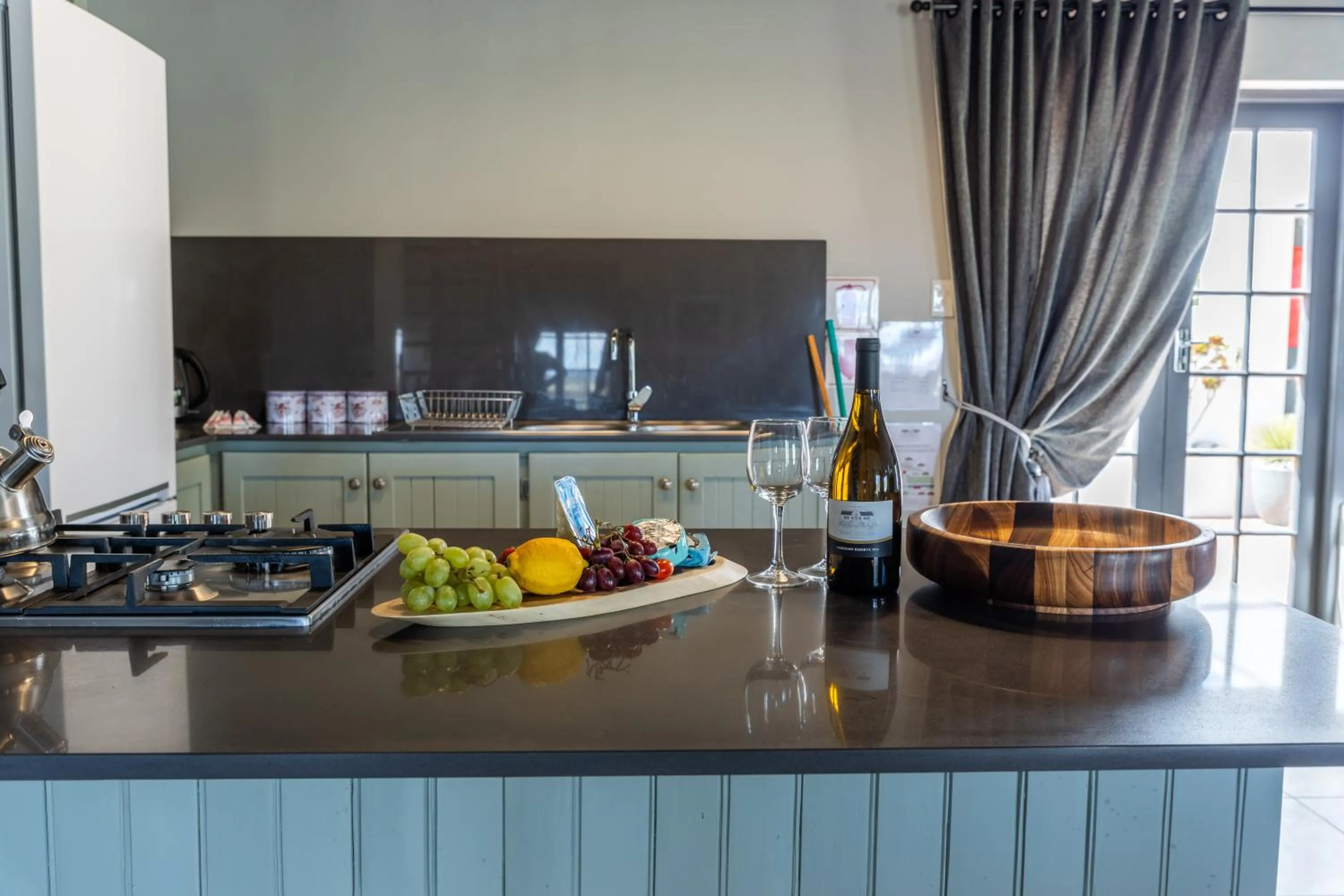 Kitchen or kitchenette in Orange Grove