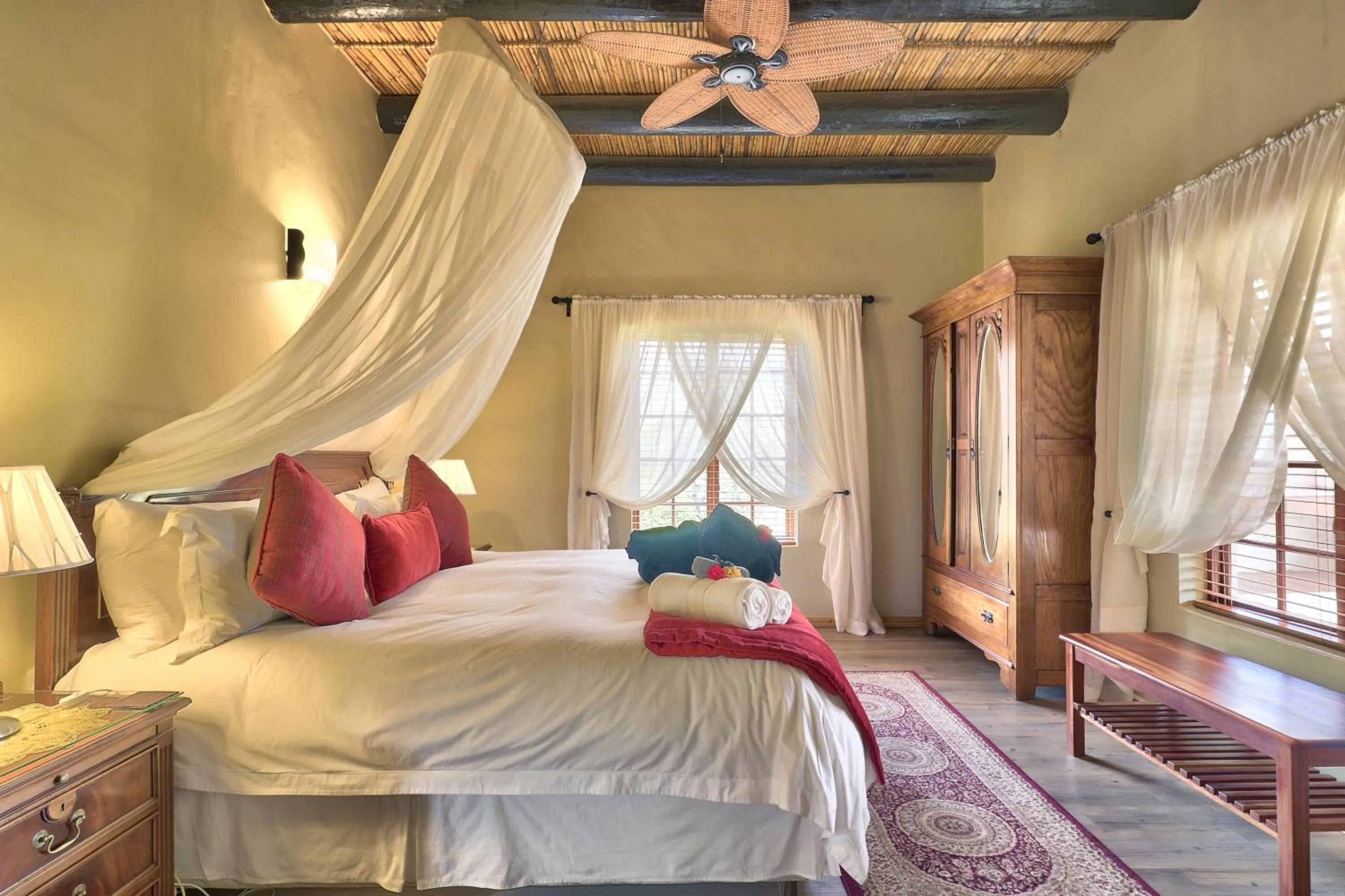 Bedroom, Bed in Orange Grove