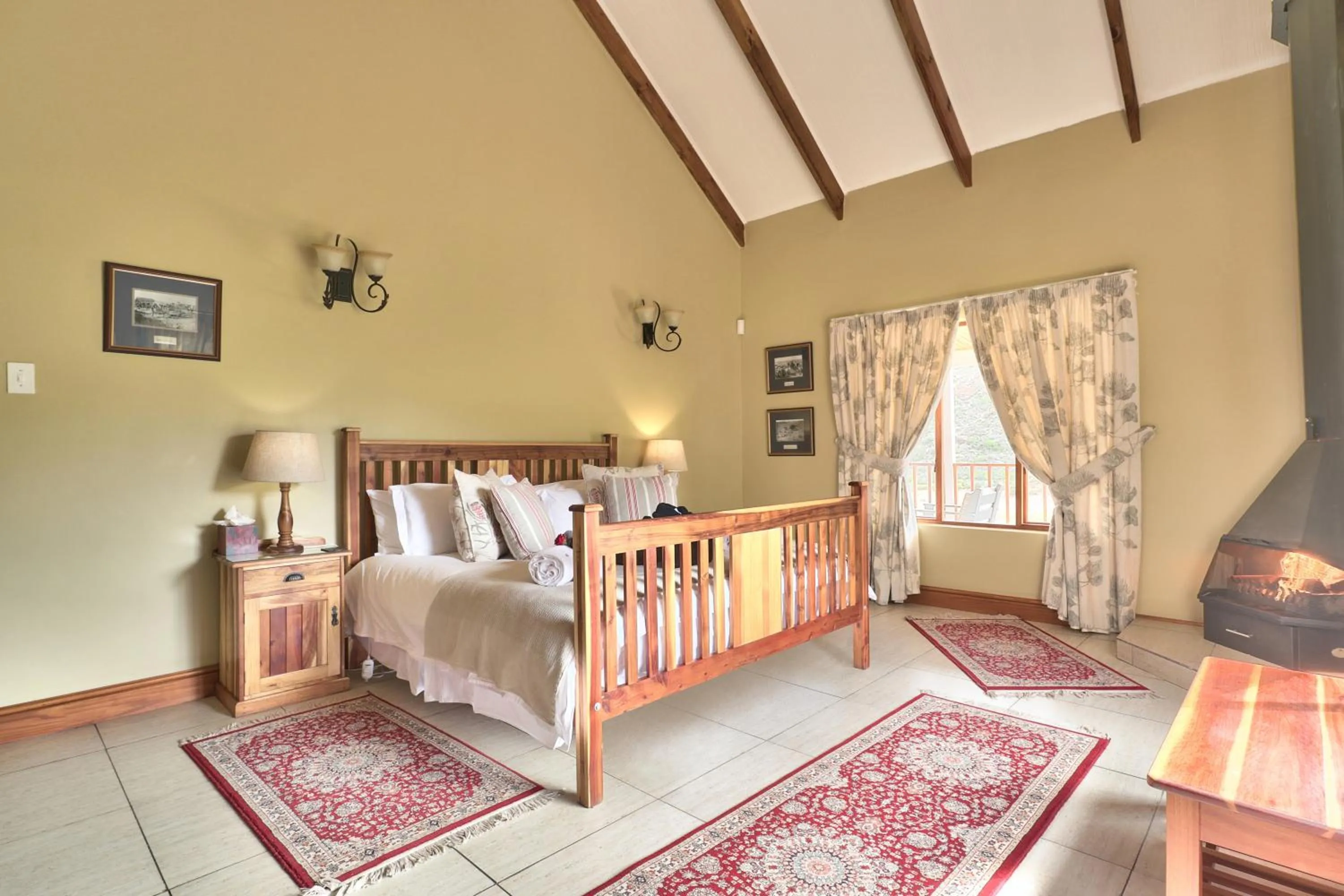 Bedroom, Bed in Orange Grove