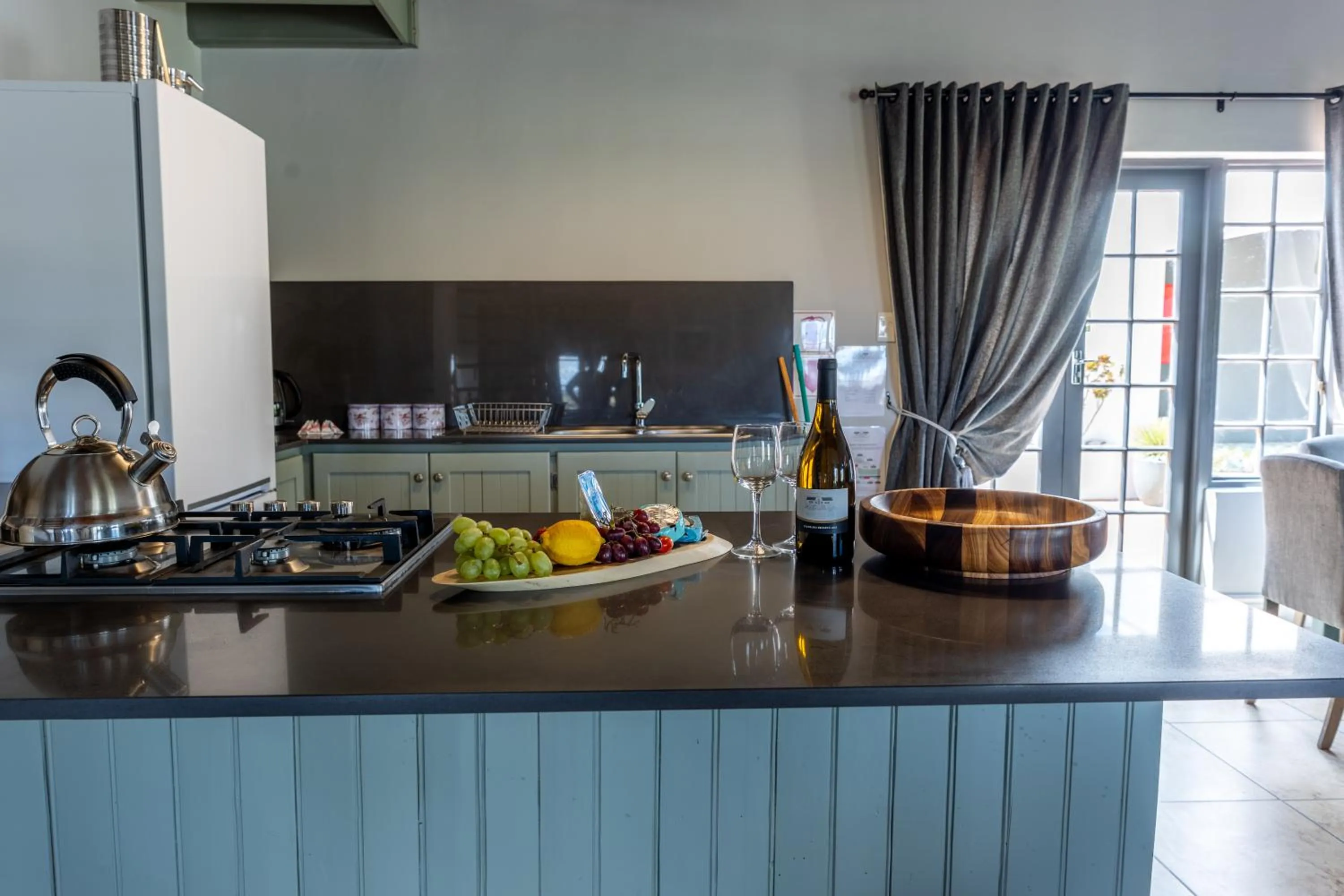 Kitchen or kitchenette in Orange Grove