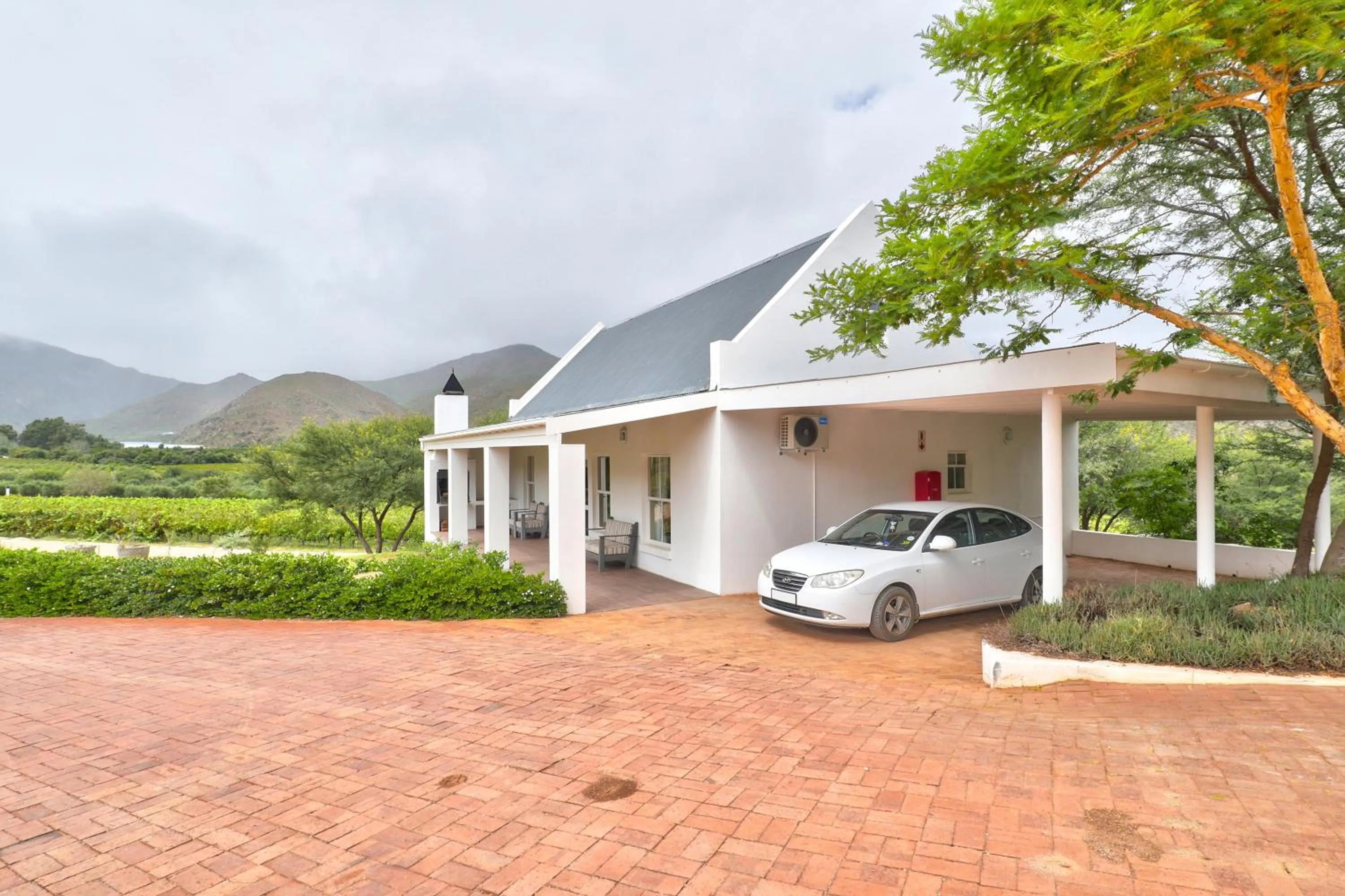 Property building in Orange Grove