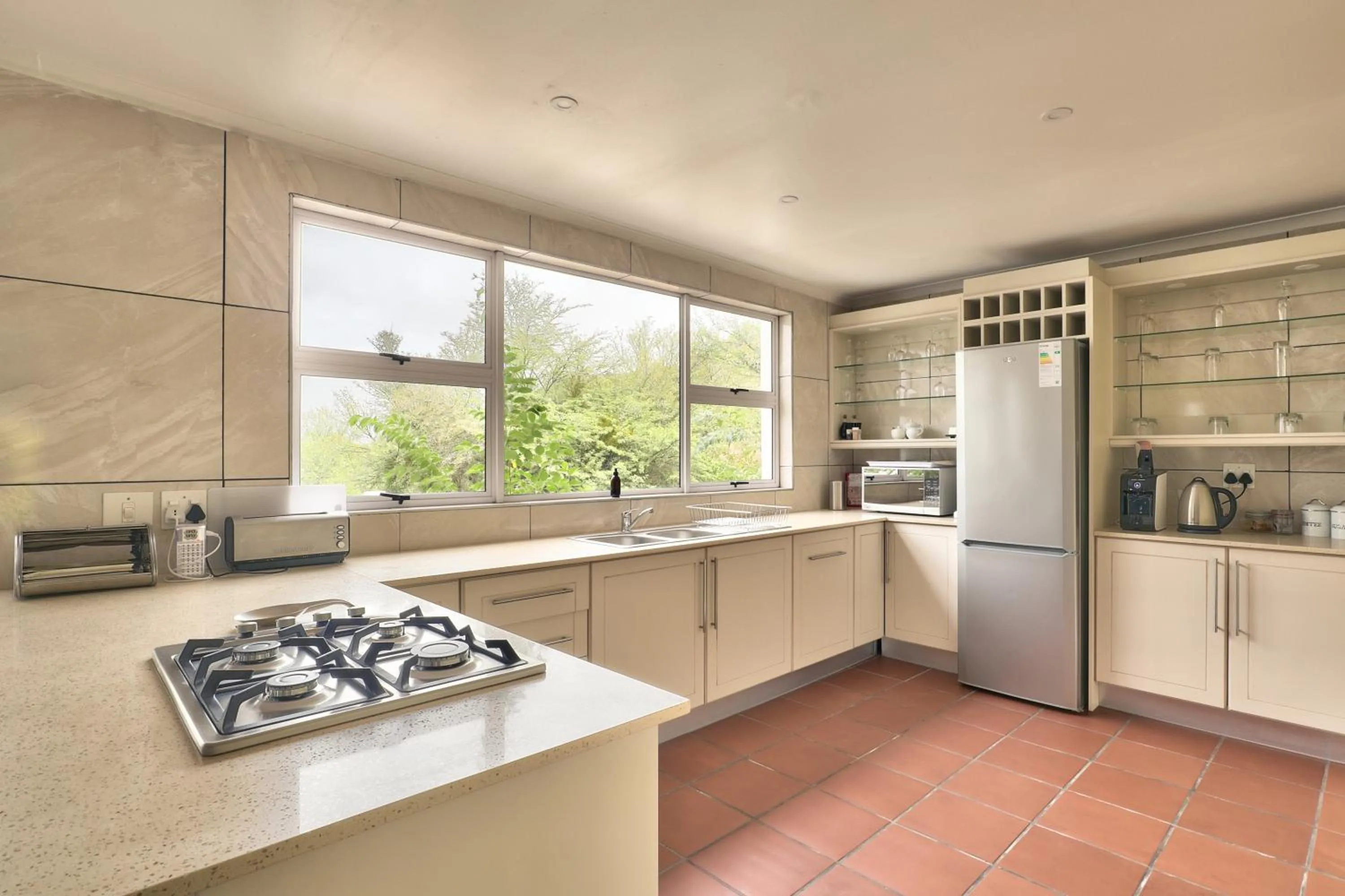 Kitchen or kitchenette in Orange Grove