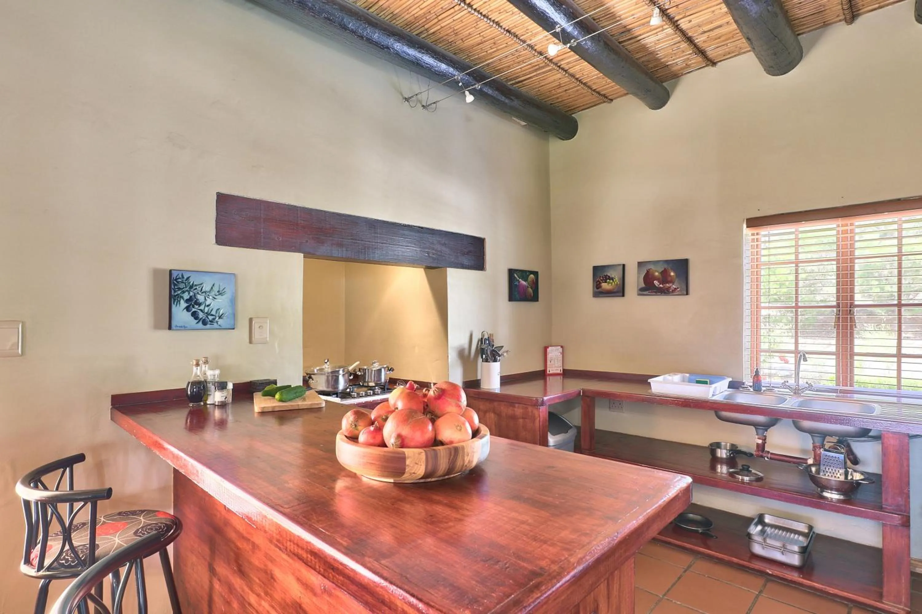 Kitchen or kitchenette in Orange Grove