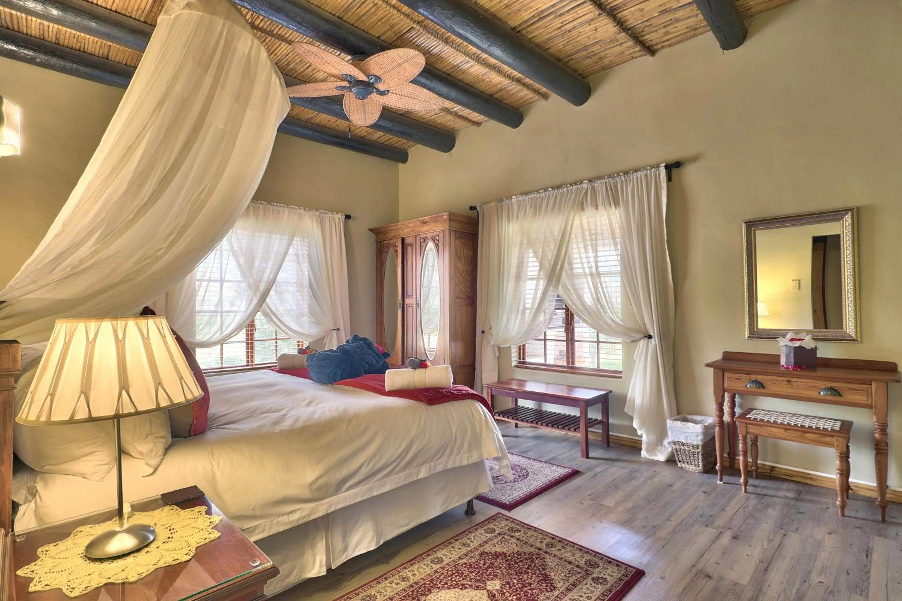 Bedroom, Bed in Orange Grove