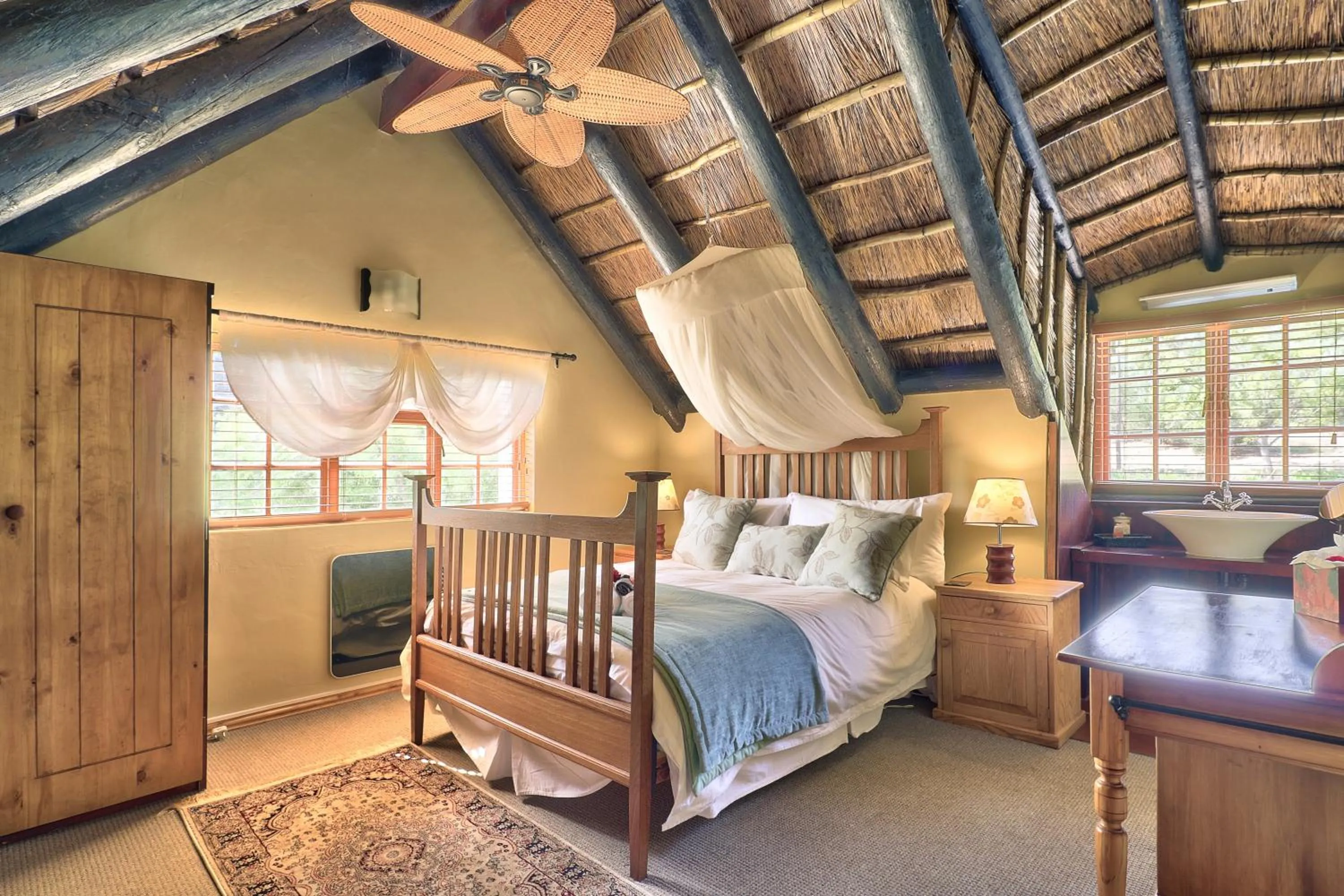 Bedroom, Bed in Orange Grove