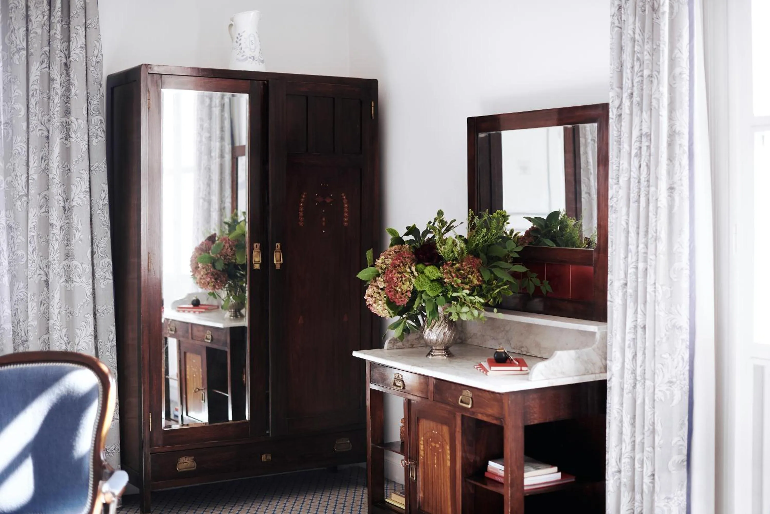 wardrobe in Büyükada Splendid Palace Hotel