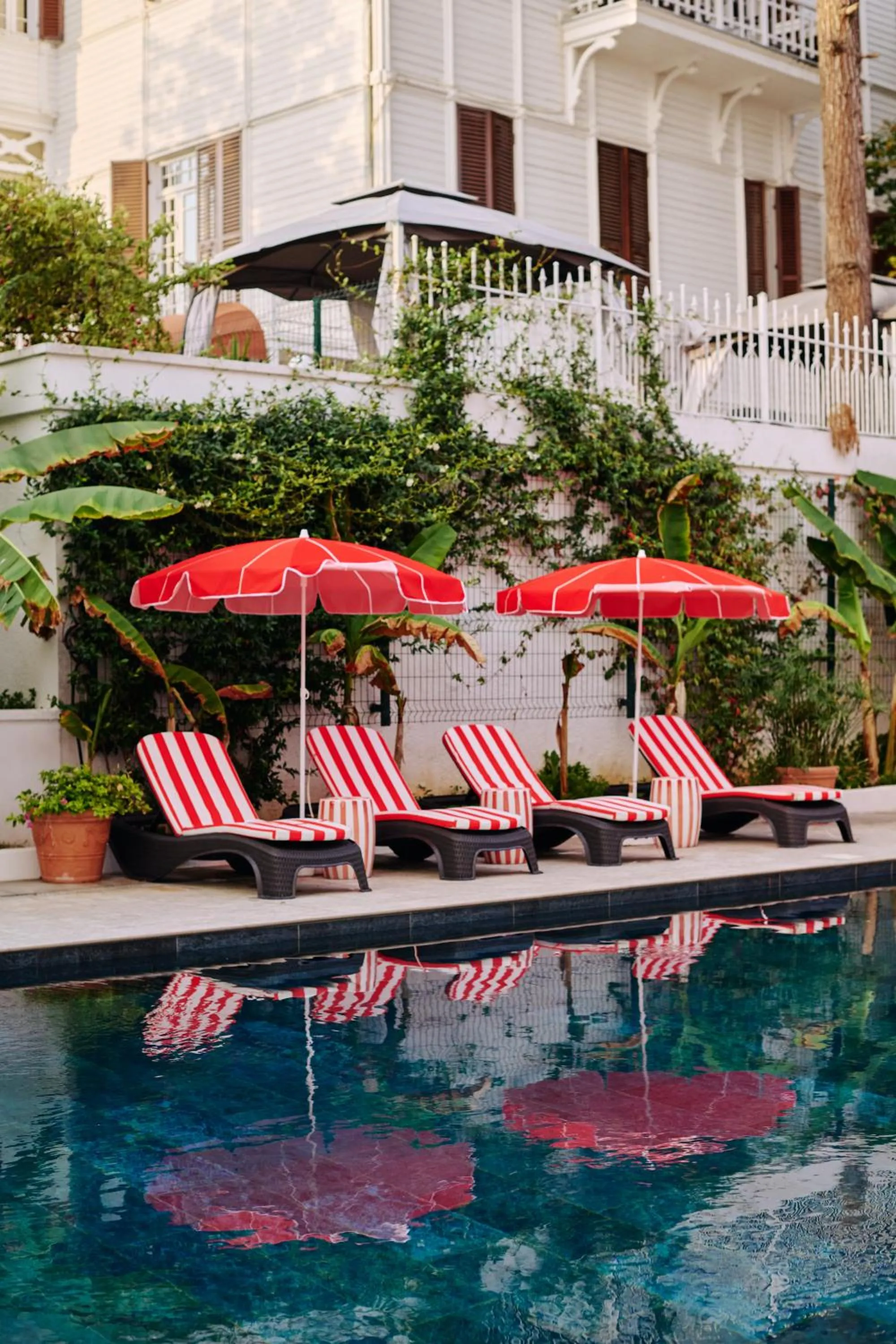 Pool view in Büyükada Splendid Palace Hotel