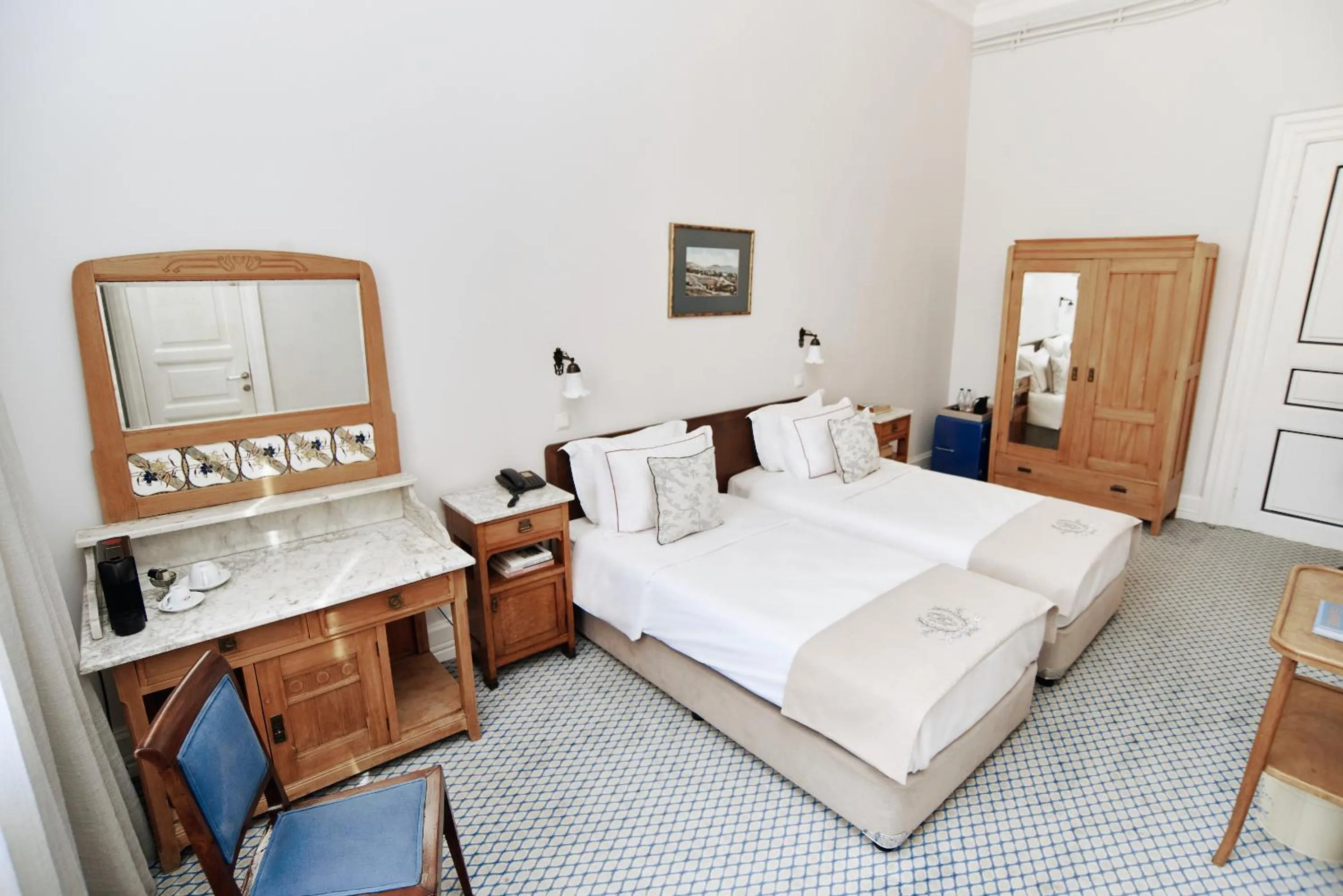 Photo of the whole room, Bed in Büyükada Splendid Palace Hotel