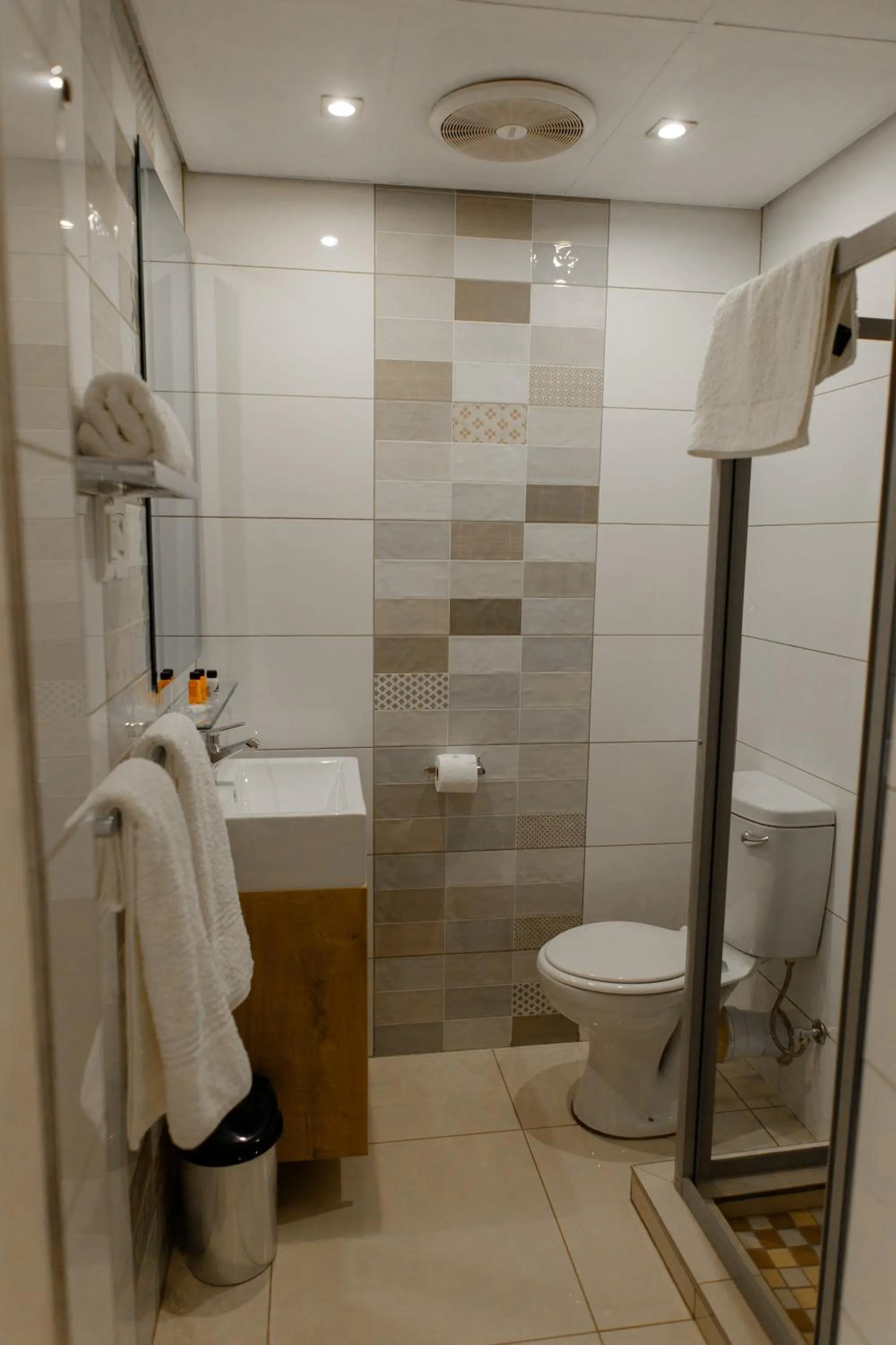 Bathroom in Acres Inn Klerksdorp