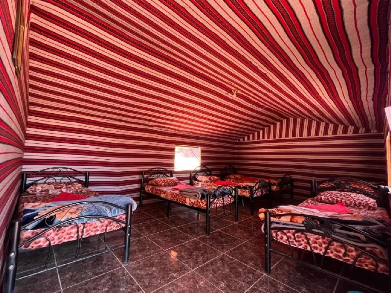 Bedroom, Bed in Wadirum winter