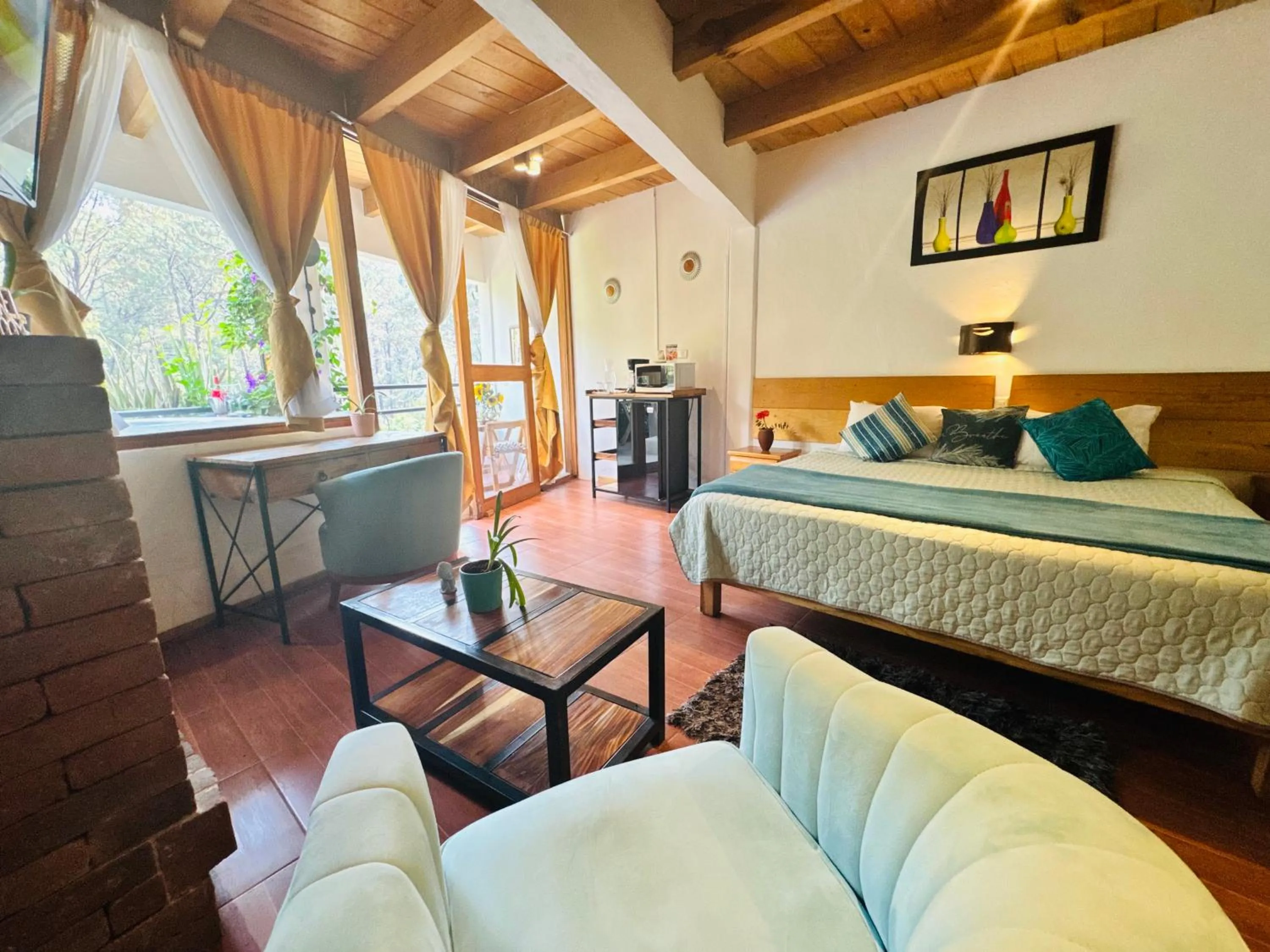 Bed in Encino House Hotel Boutique