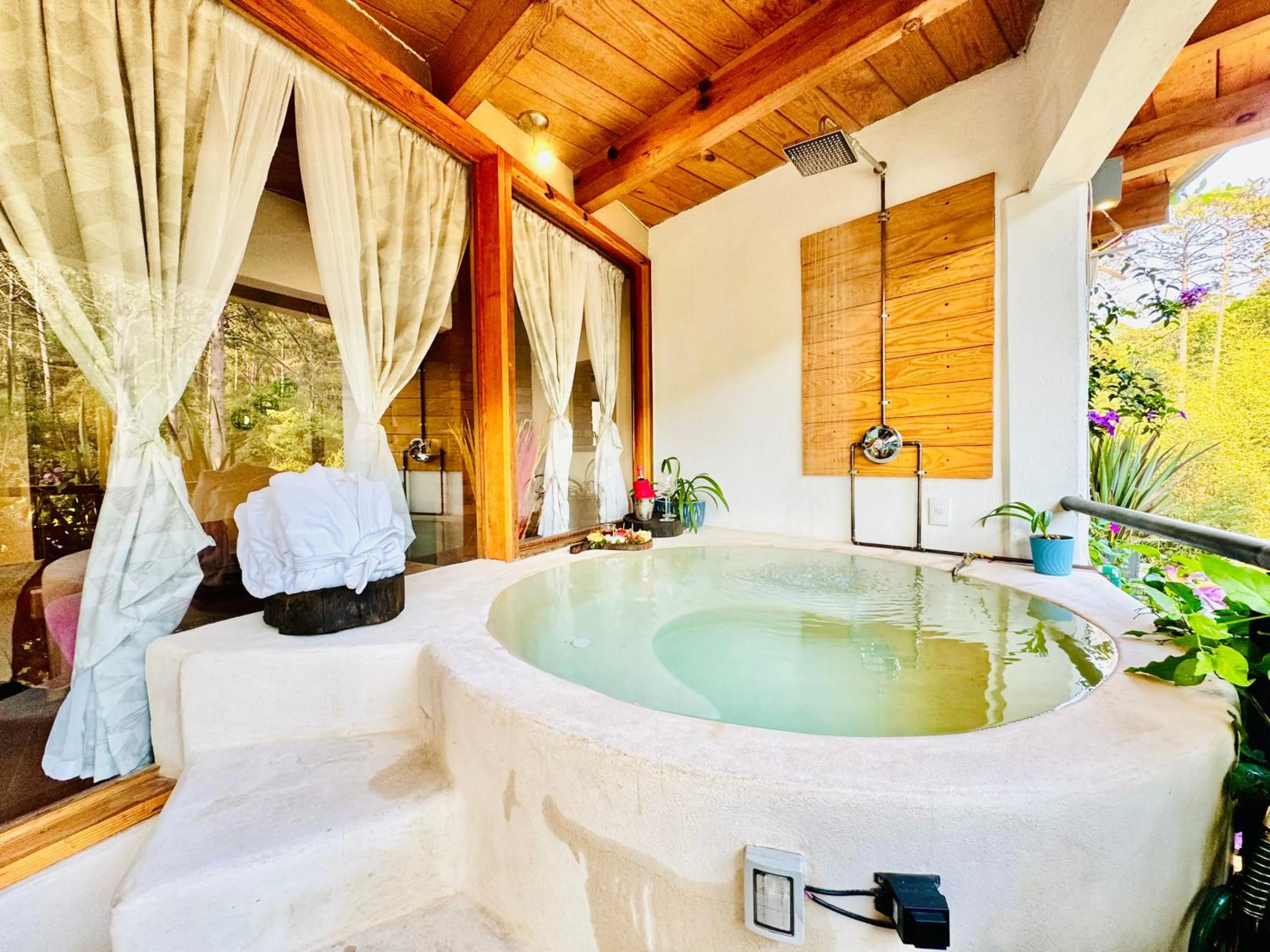 Bed in Encino House Hotel Boutique