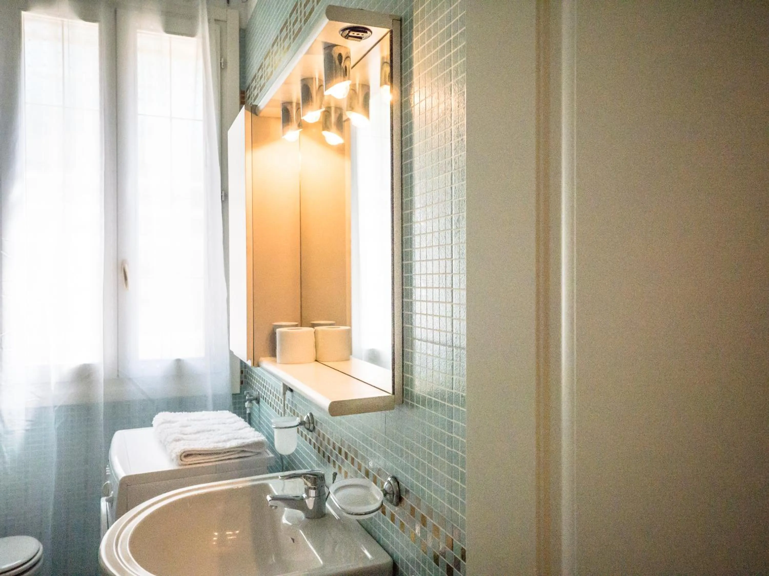 Bathroom in Villa Bellini Room&Breakfast