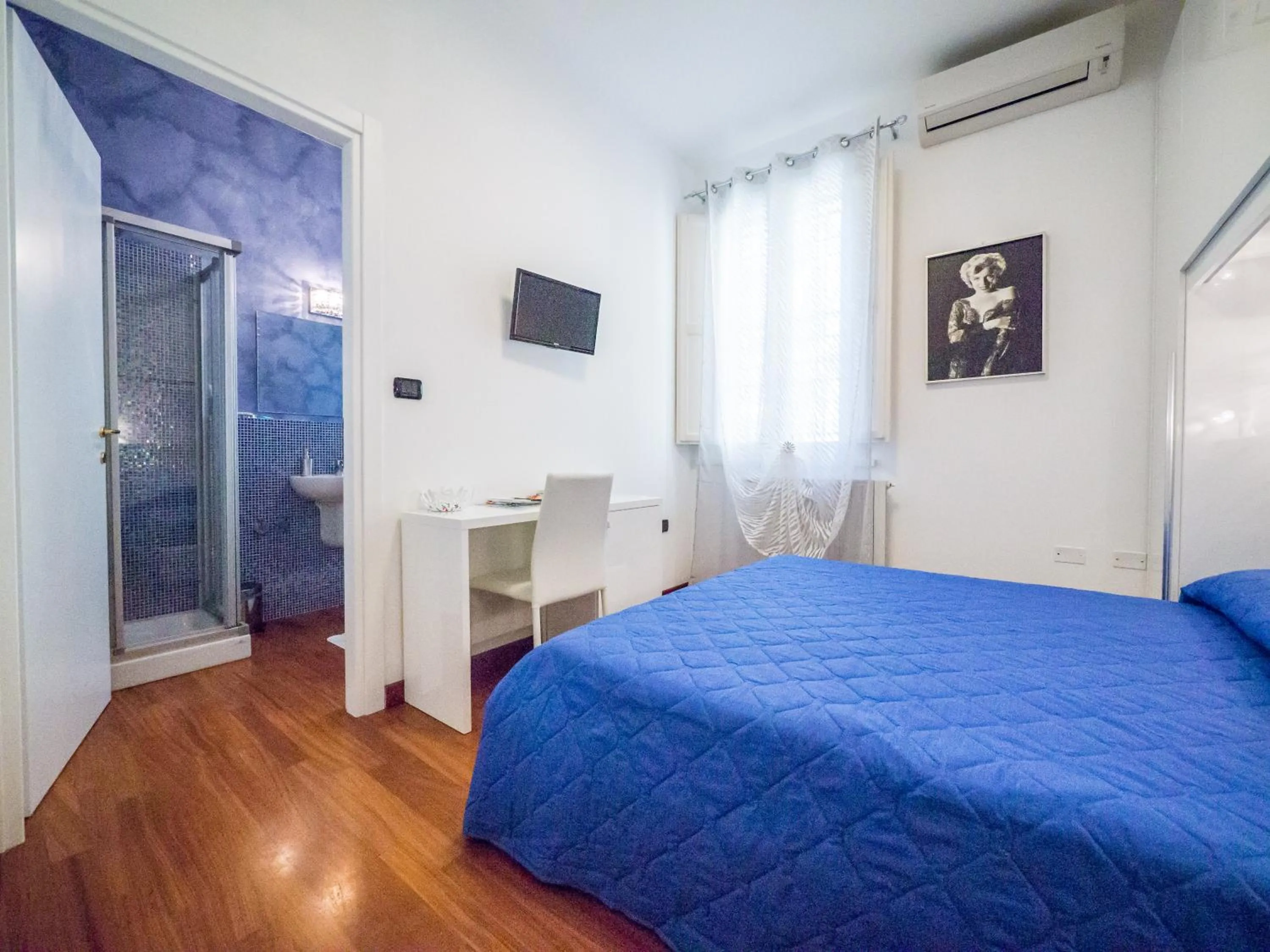 Photo of the whole room, Bed in Villa Bellini Room&Breakfast