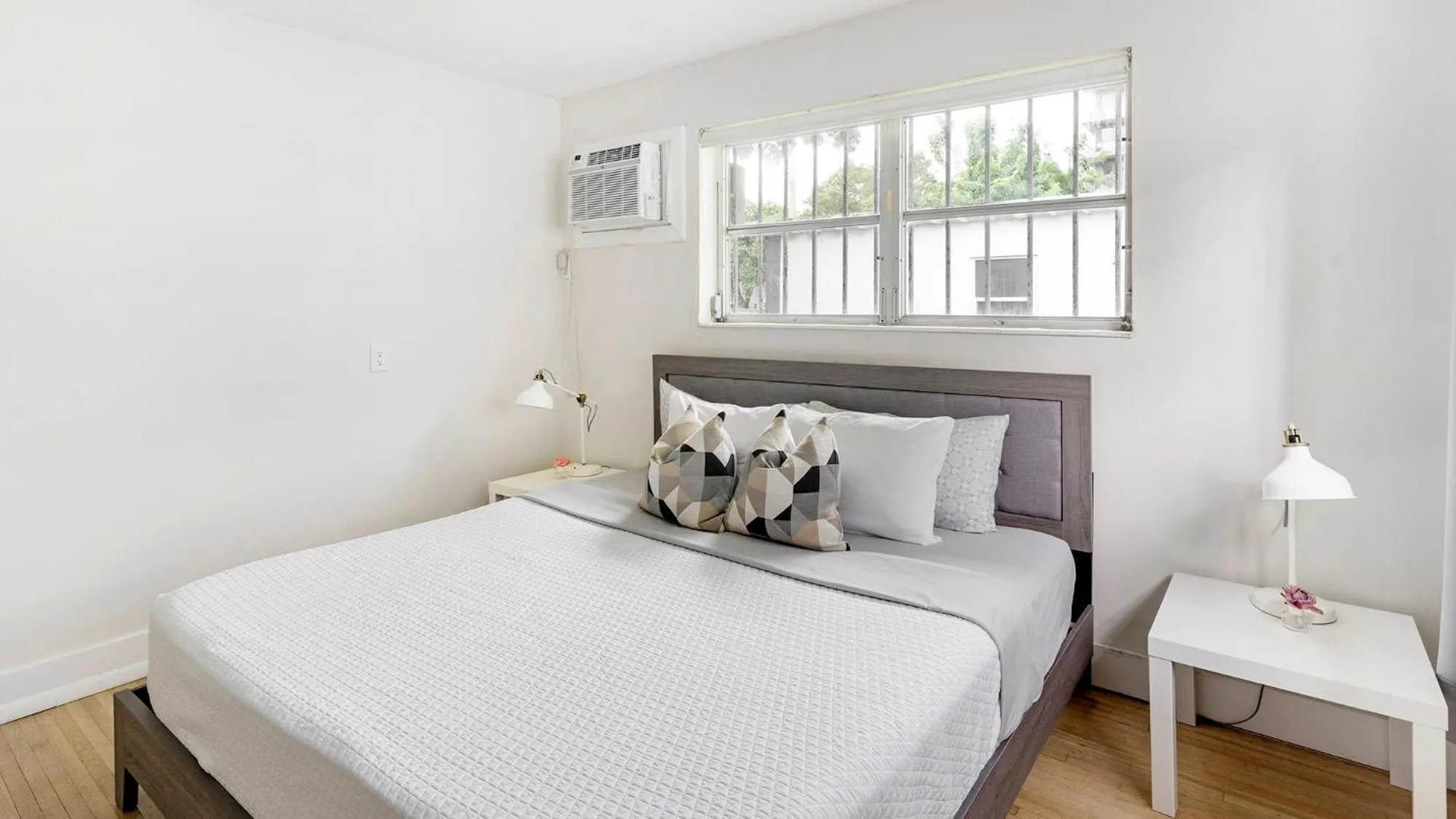 Bed in Brickell Pearl Cozy House Beach 10 min Location