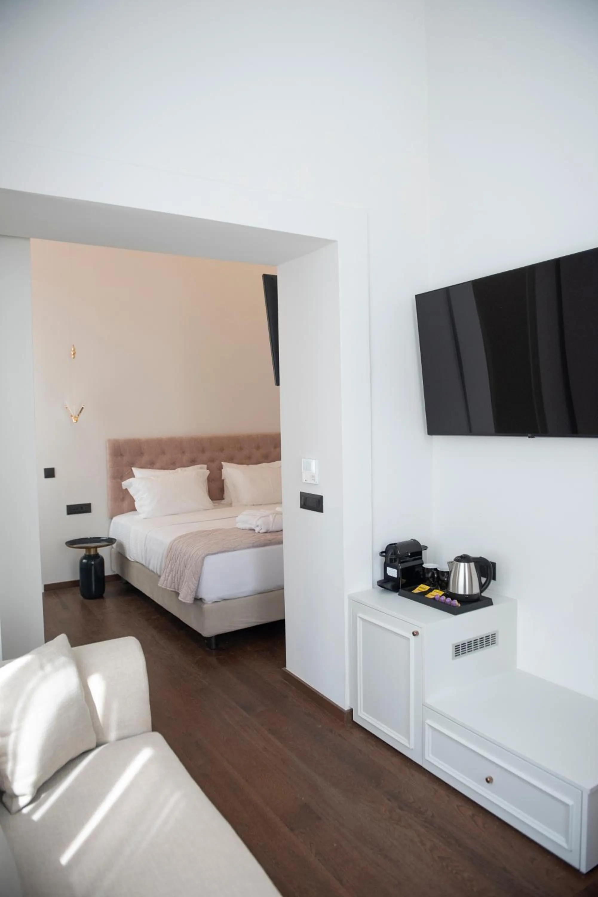 Bed in Jensen Luxury Suites