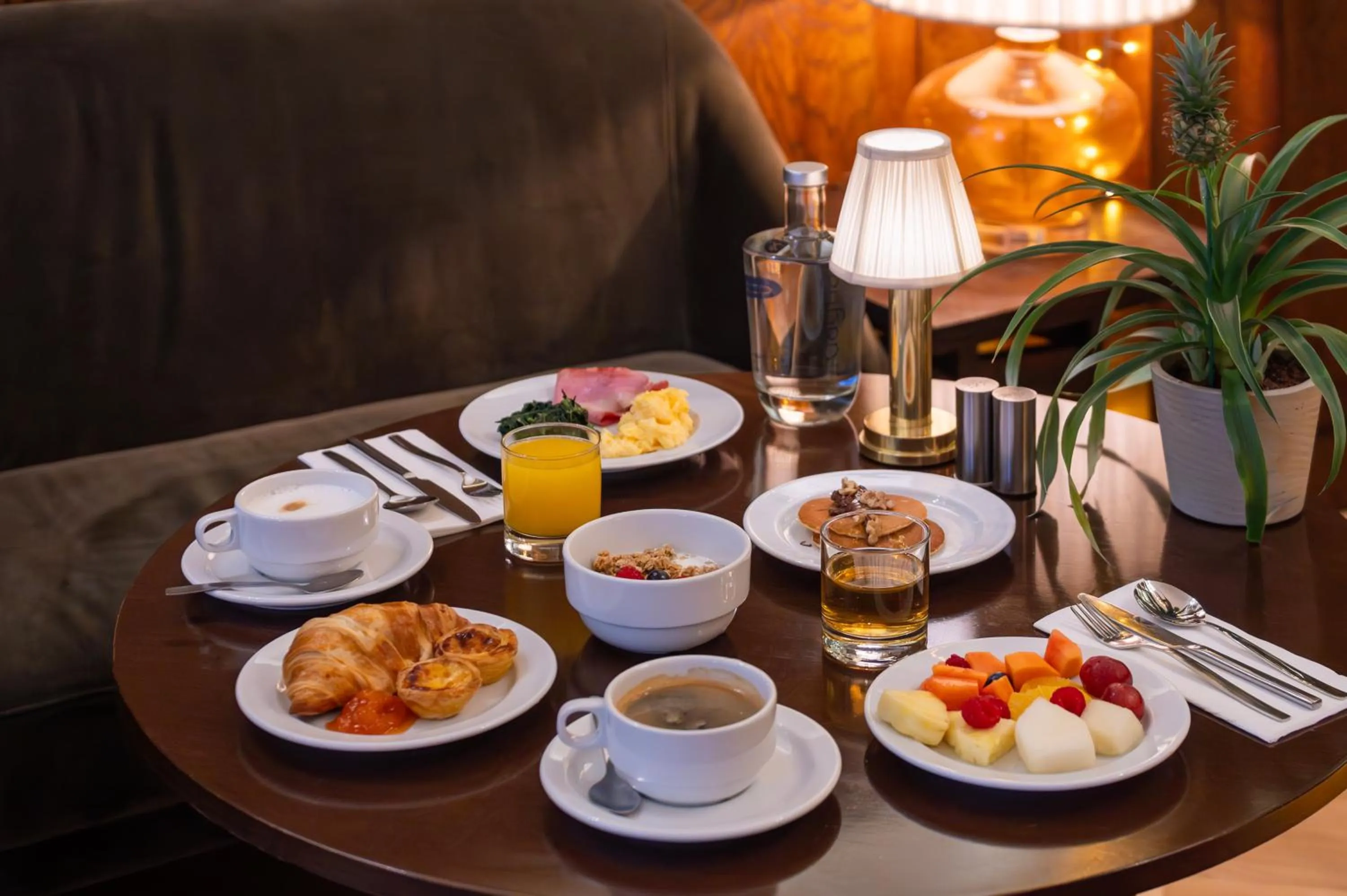 Breakfast in Browns Central Hotel