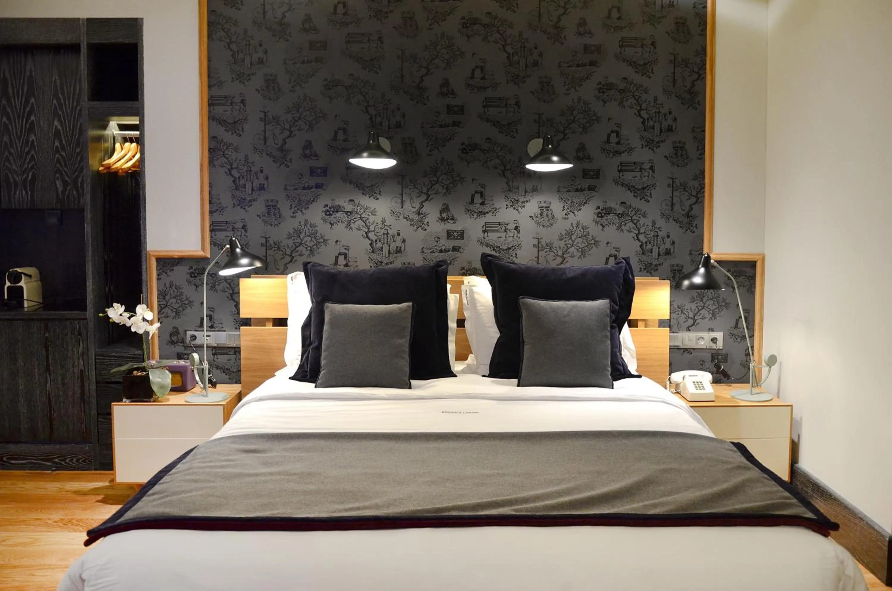 Bedroom, Bed in Browns Central Hotel