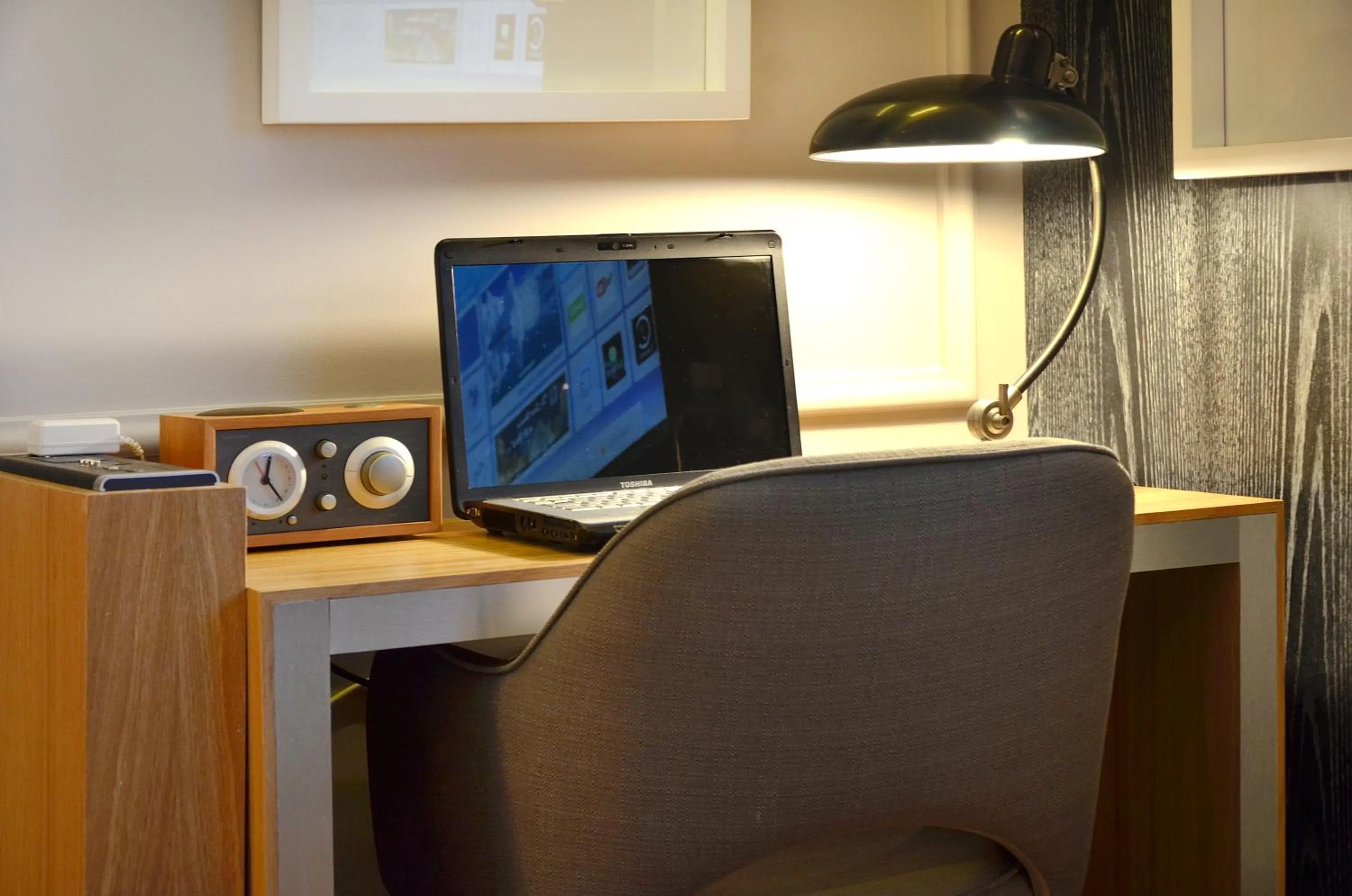 TV and multimedia in Browns Central Hotel