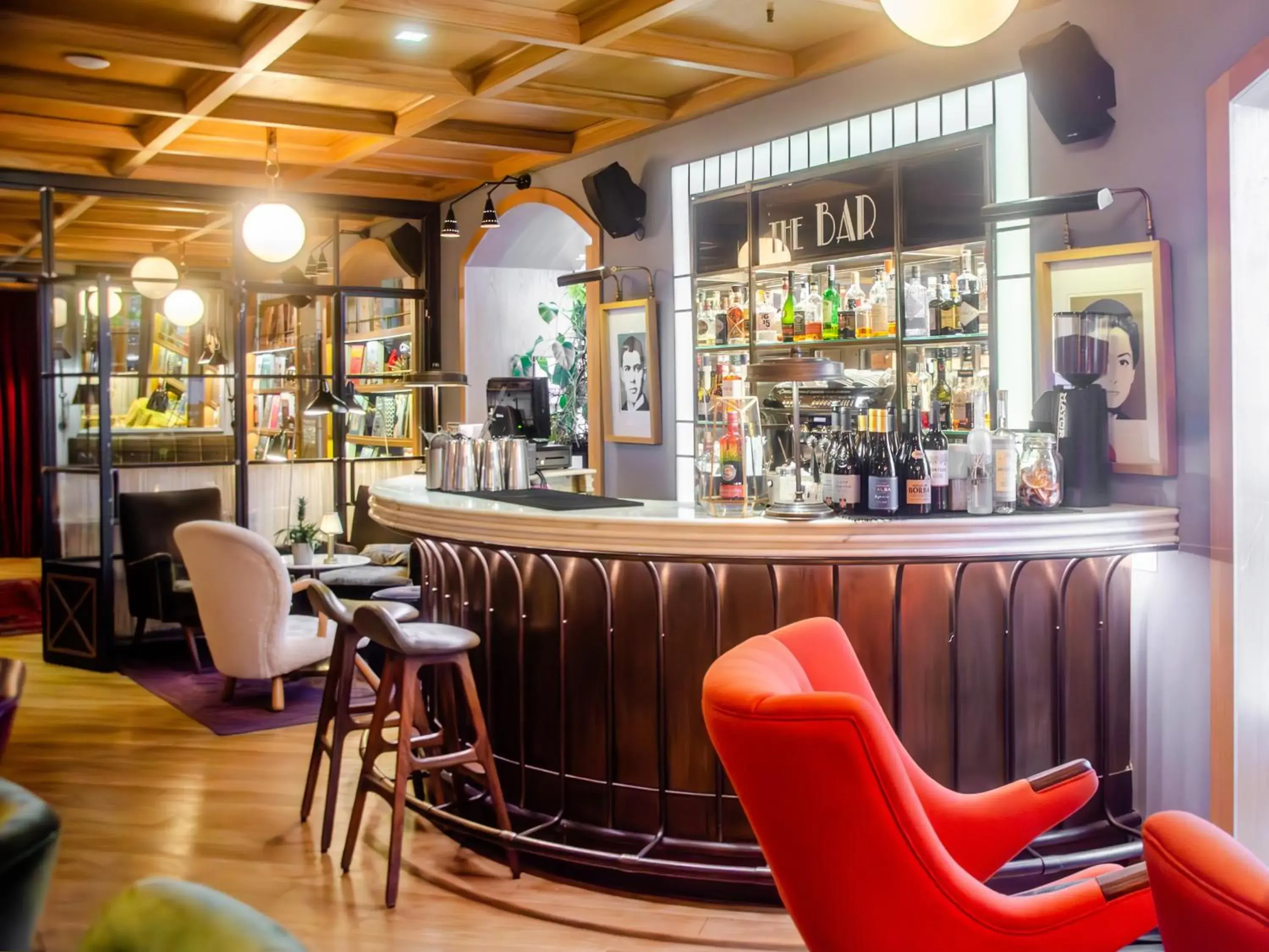 Lounge or bar in Browns Central Hotel Lounge or bar in Browns Central Hotel