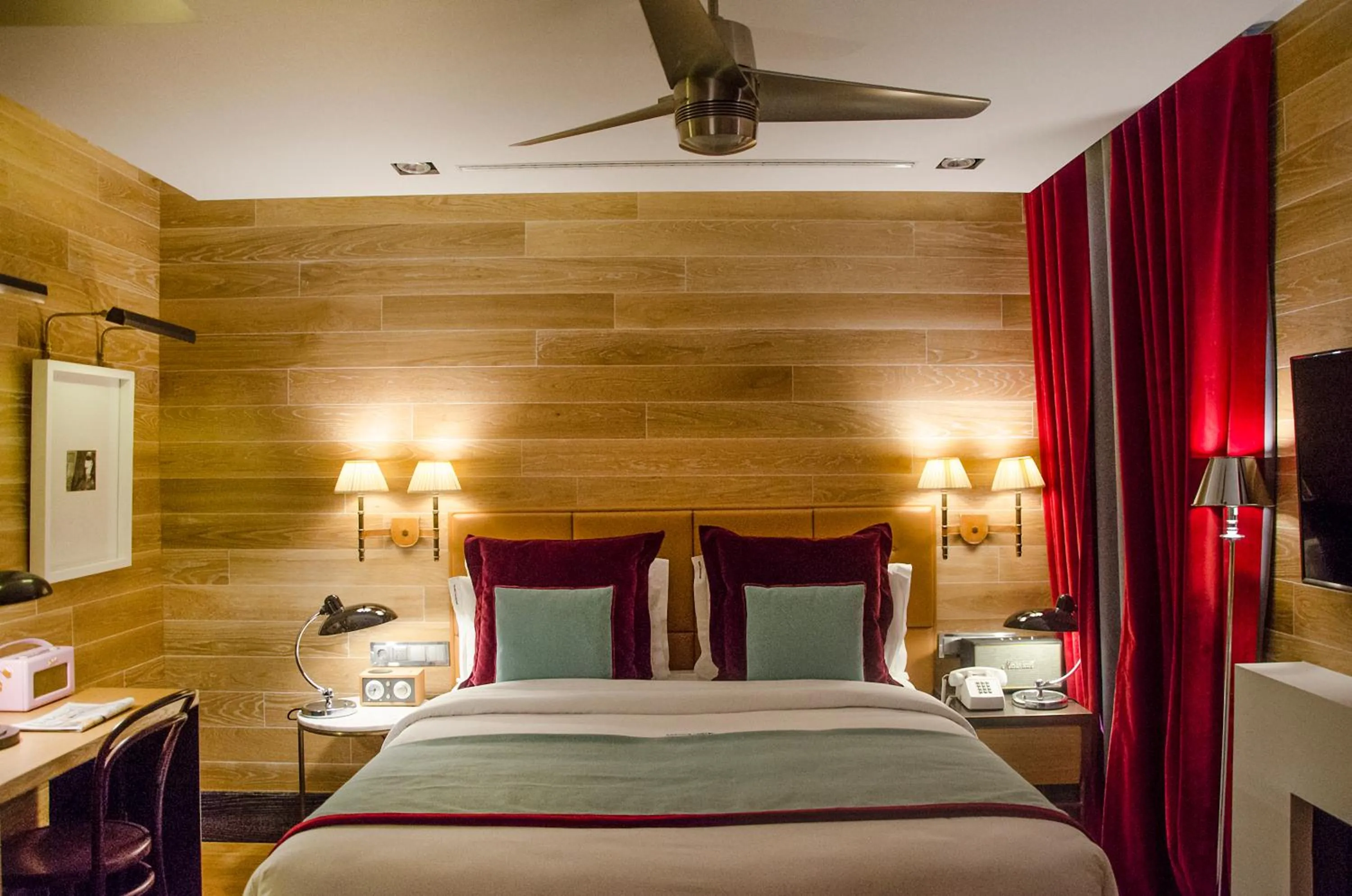 Other, Bed in Browns Central Hotel