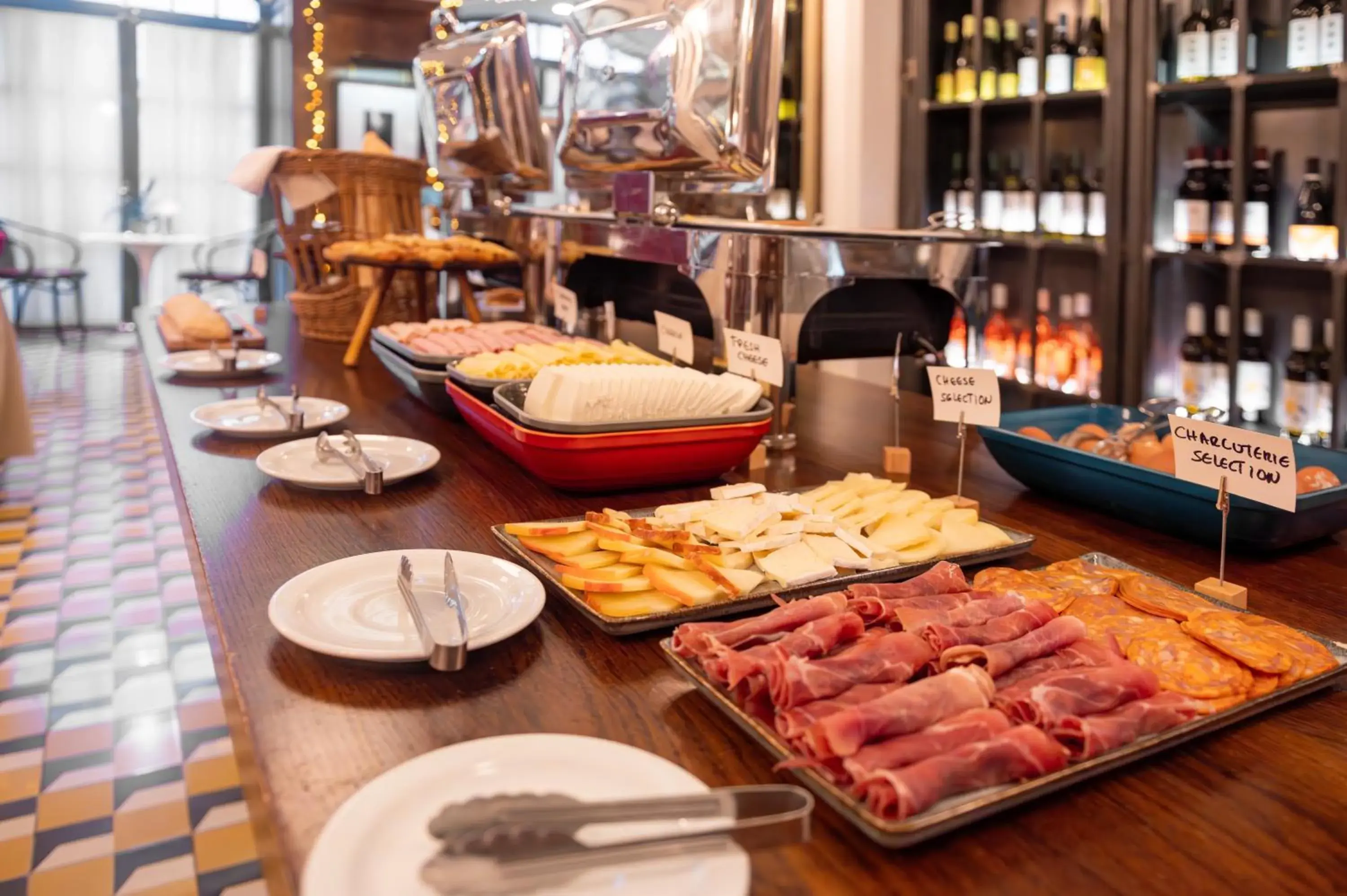 Breakfast in Browns Central Hotel Breakfast in Browns Central Hotel