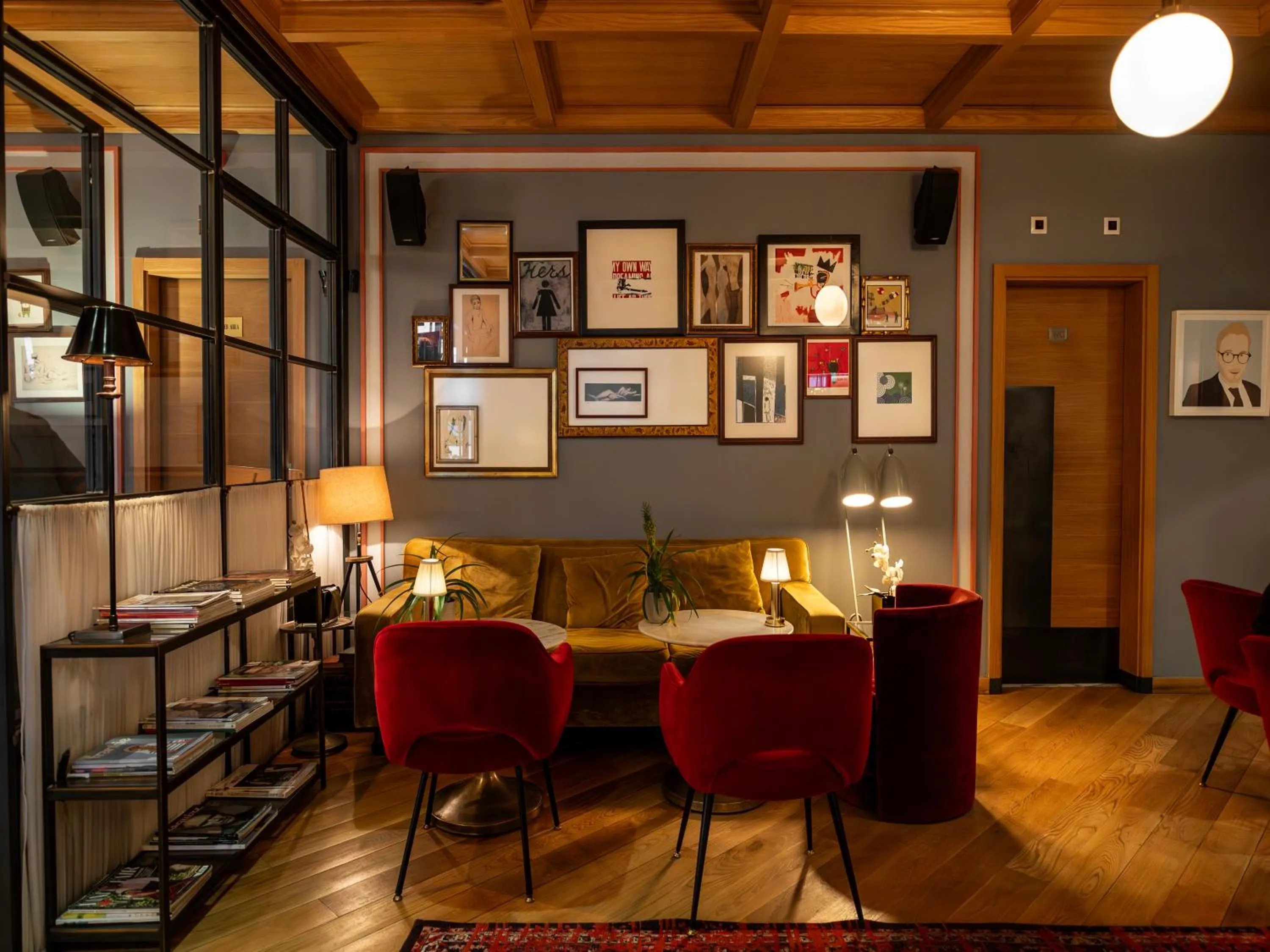 Lounge or bar in Browns Central Hotel