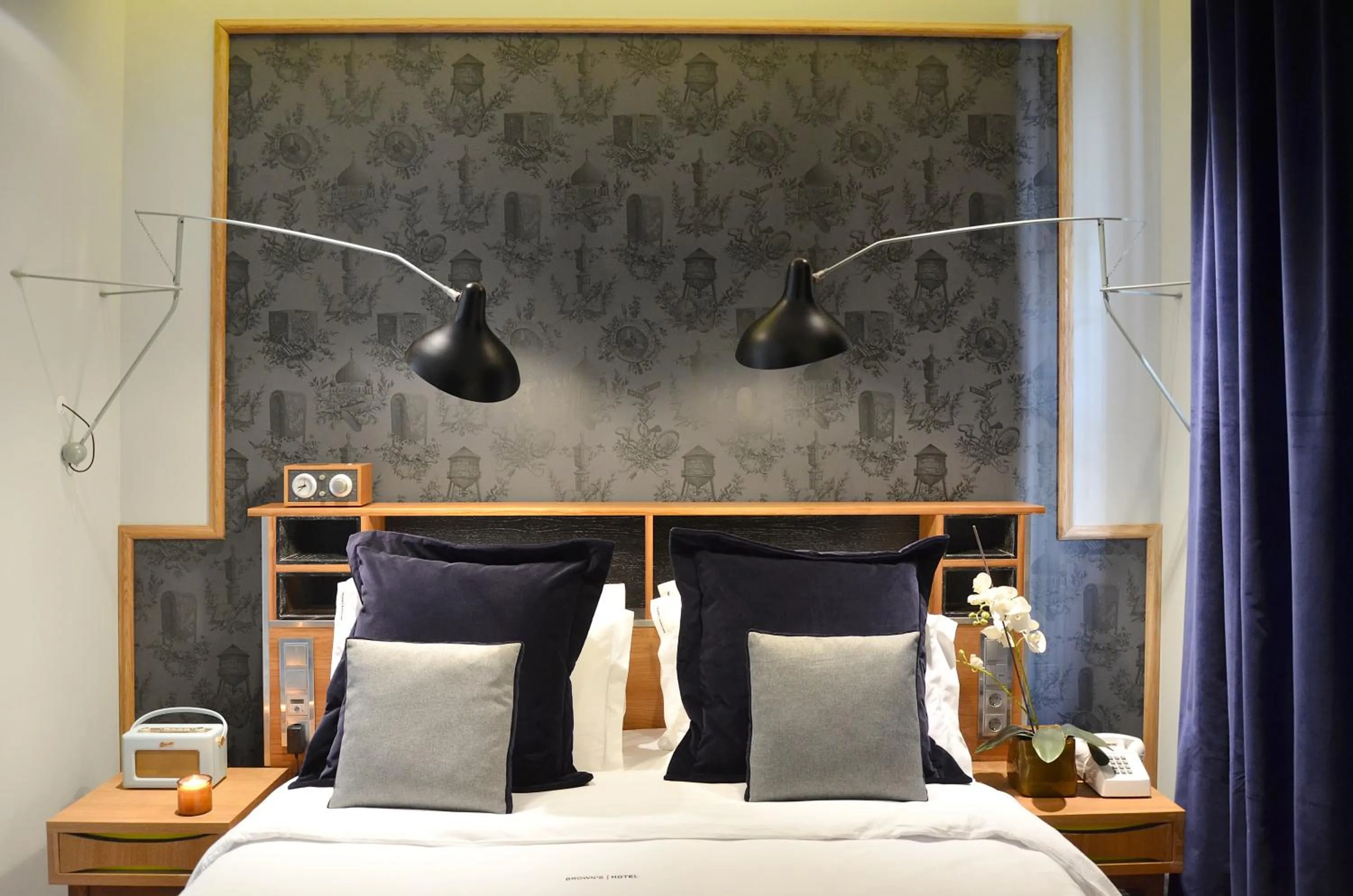 Bedroom, Bed in Browns Central Hotel