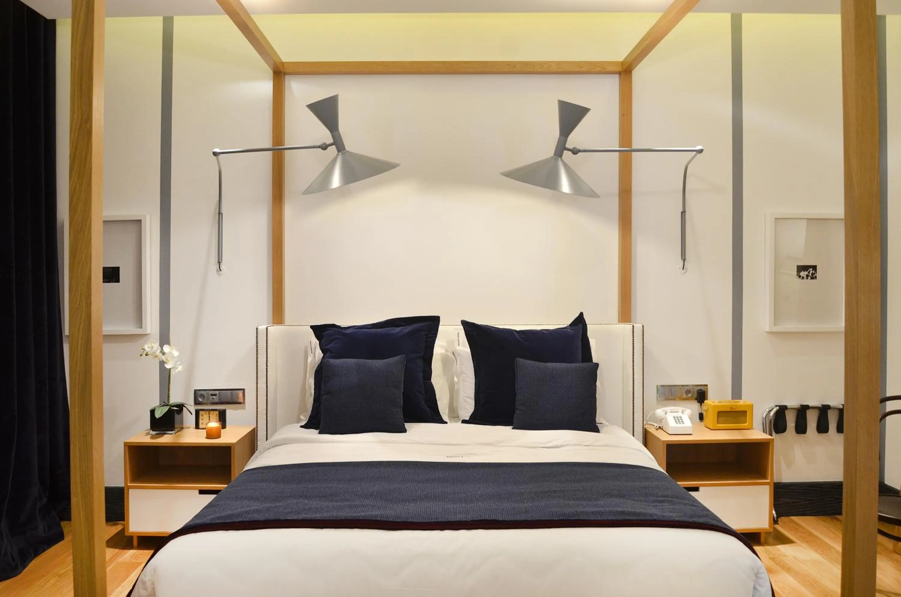 Bedroom, Bed in Browns Central Hotel