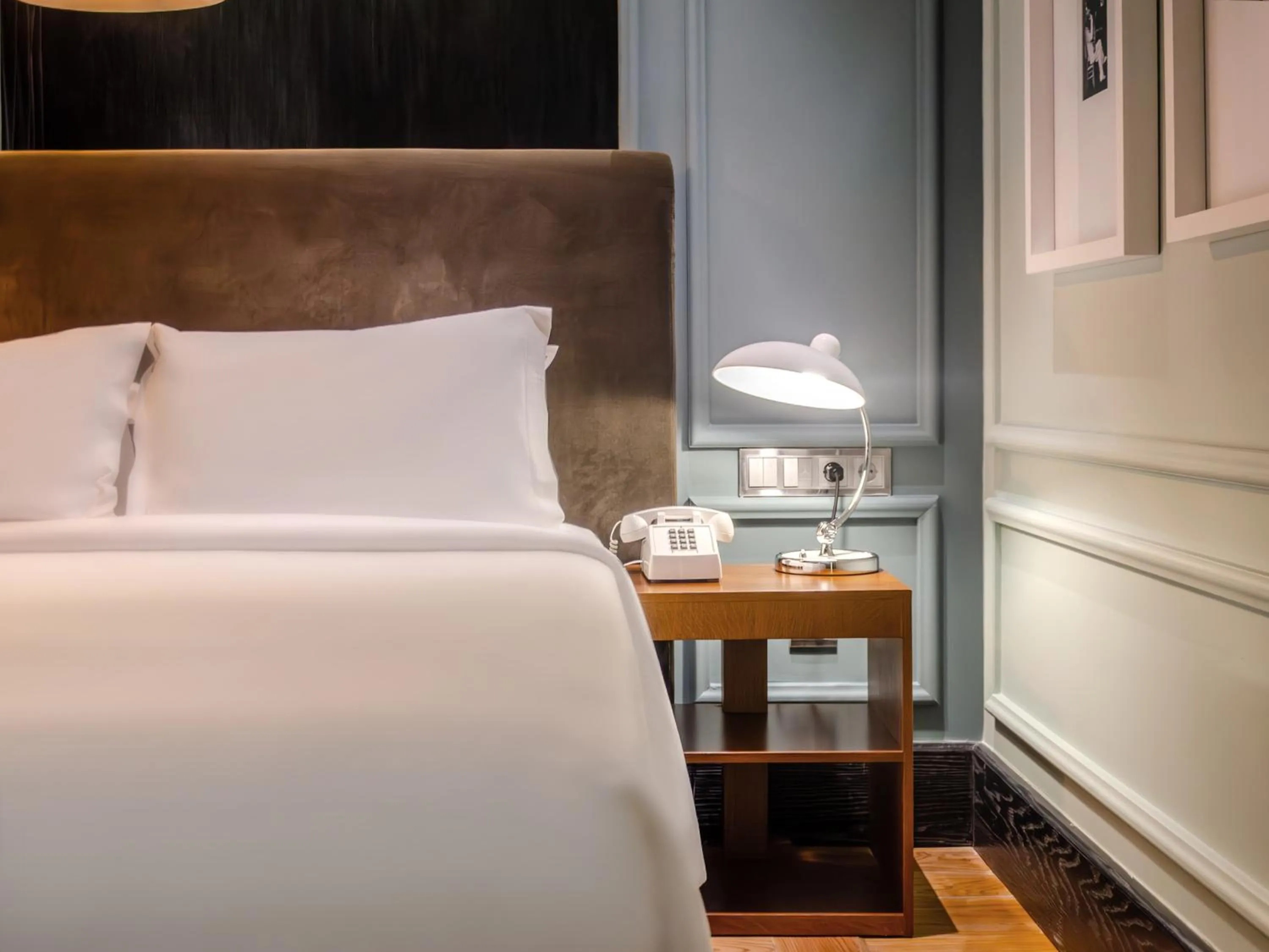 Bedroom, Bed in Browns Central Hotel