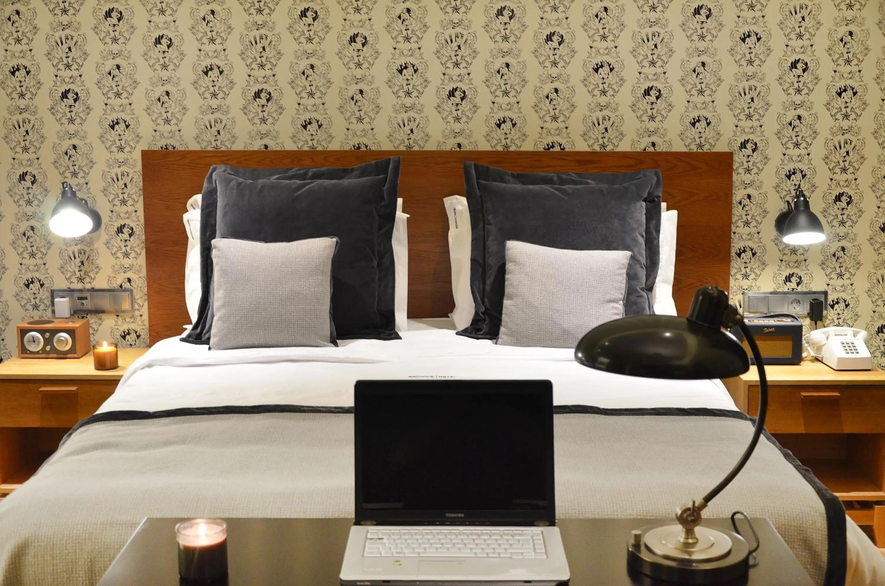 Bedroom, Bed in Browns Central Hotel