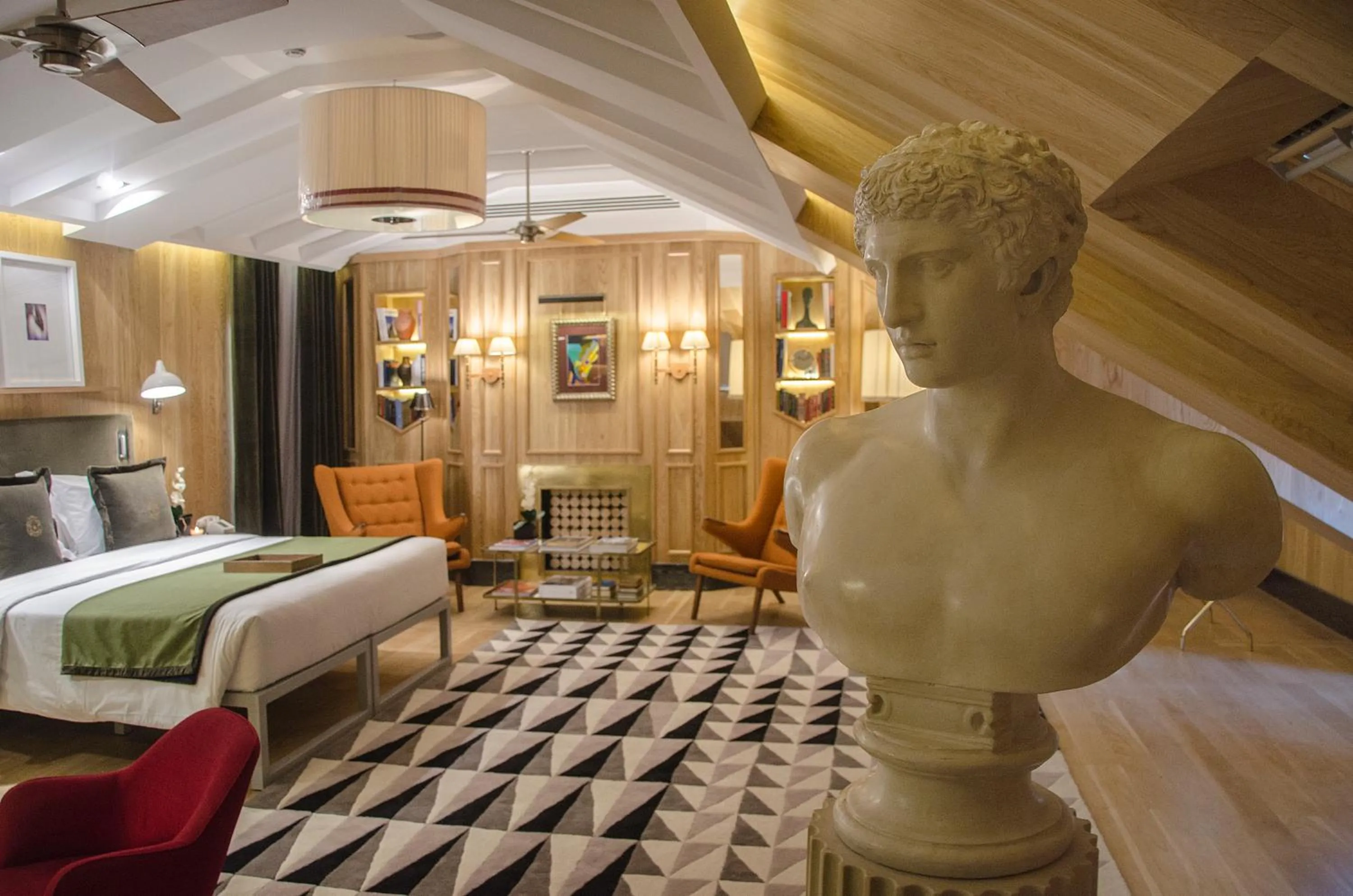 Photo of the whole room, Bed in Browns Central Hotel