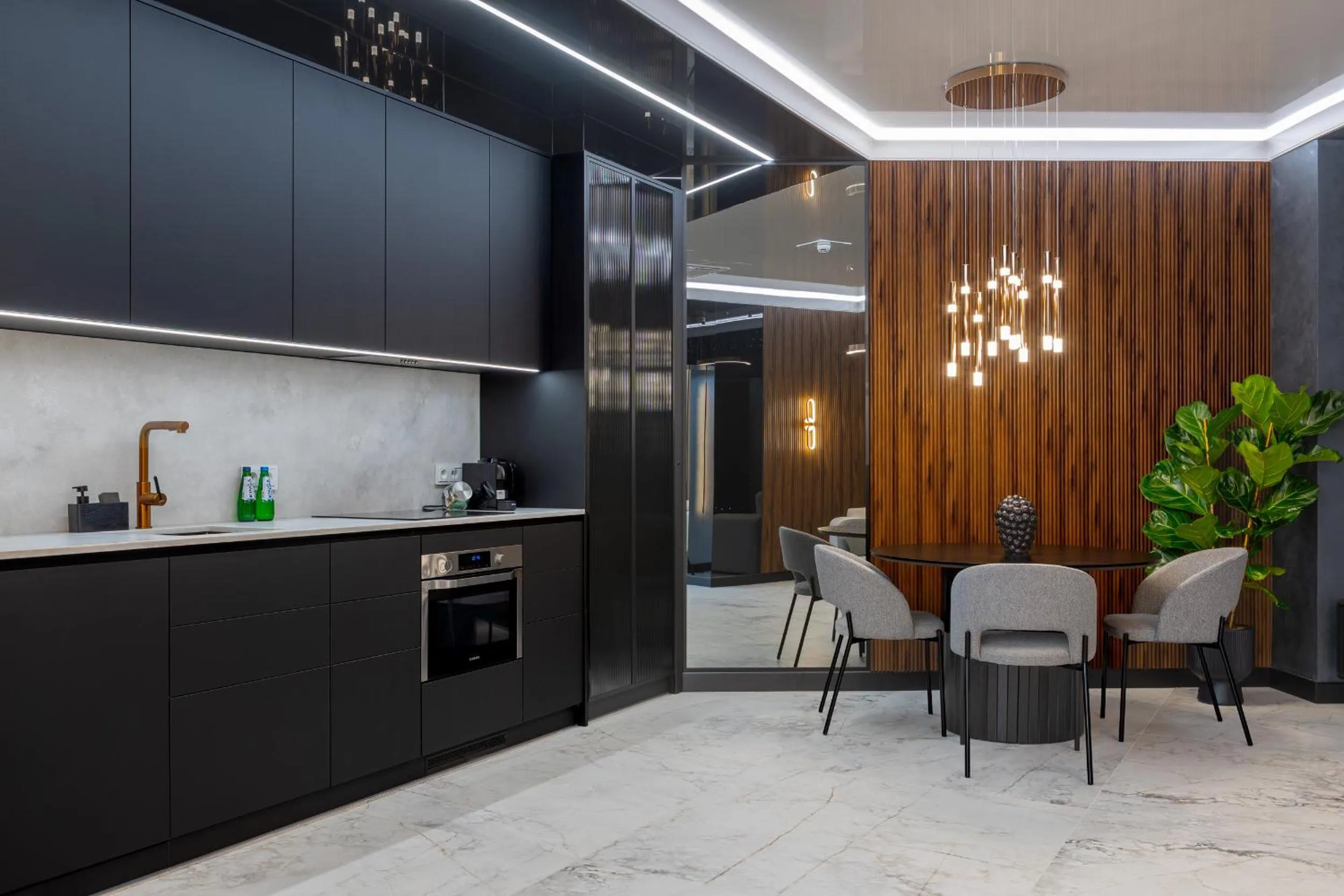 Kitchen or kitchenette in In The Sky - Apartamenty w Sky Tower