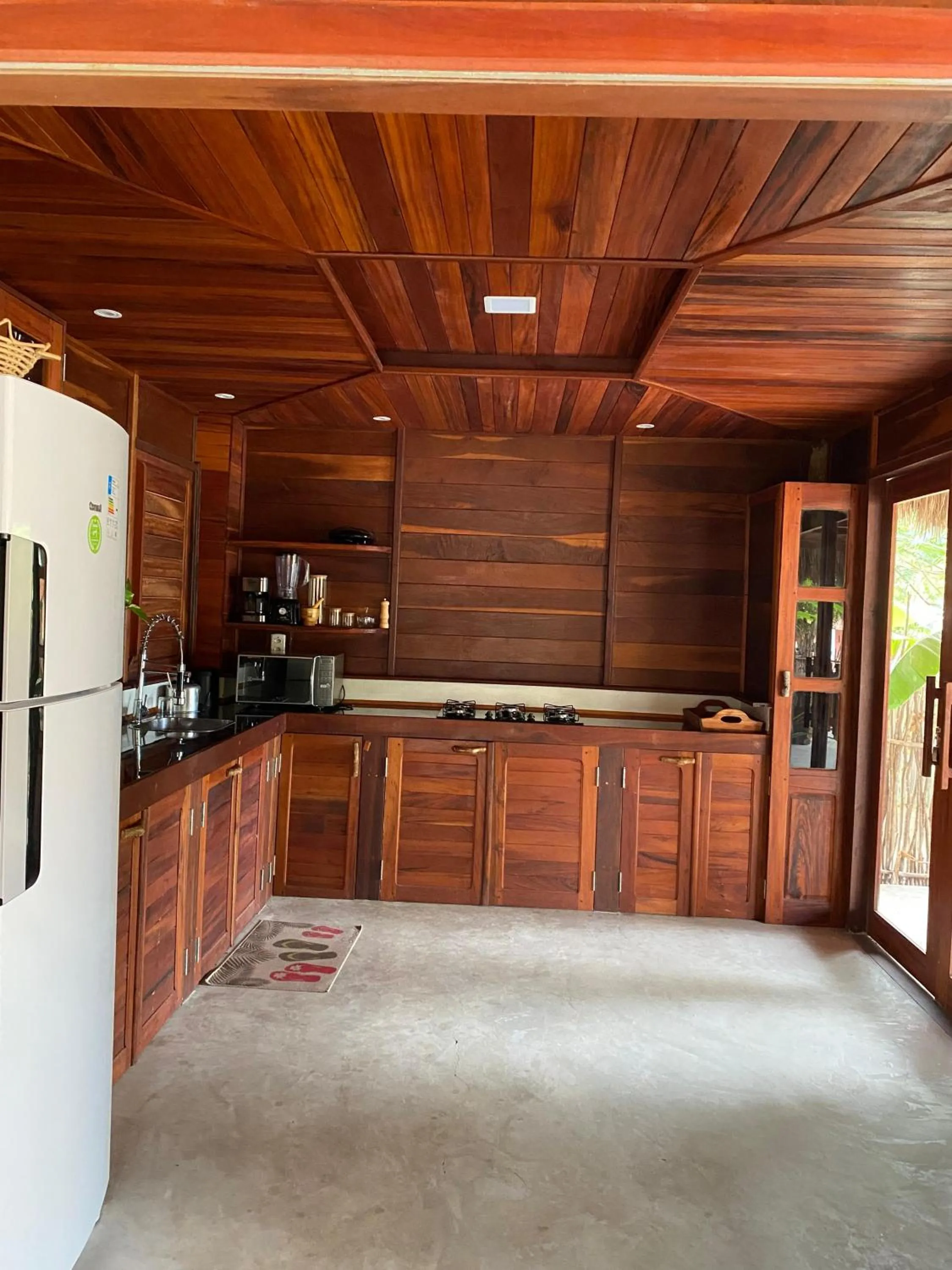 Kitchen or kitchenette in Villa Caravelas Praia de Moitas