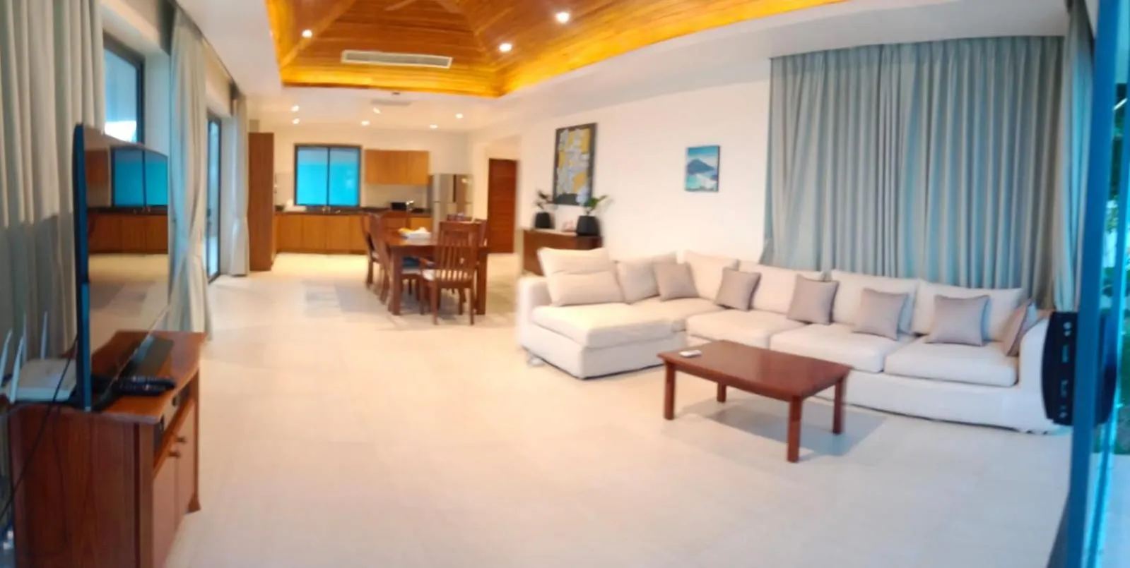 Communal lounge/ TV room in Baan Tasha