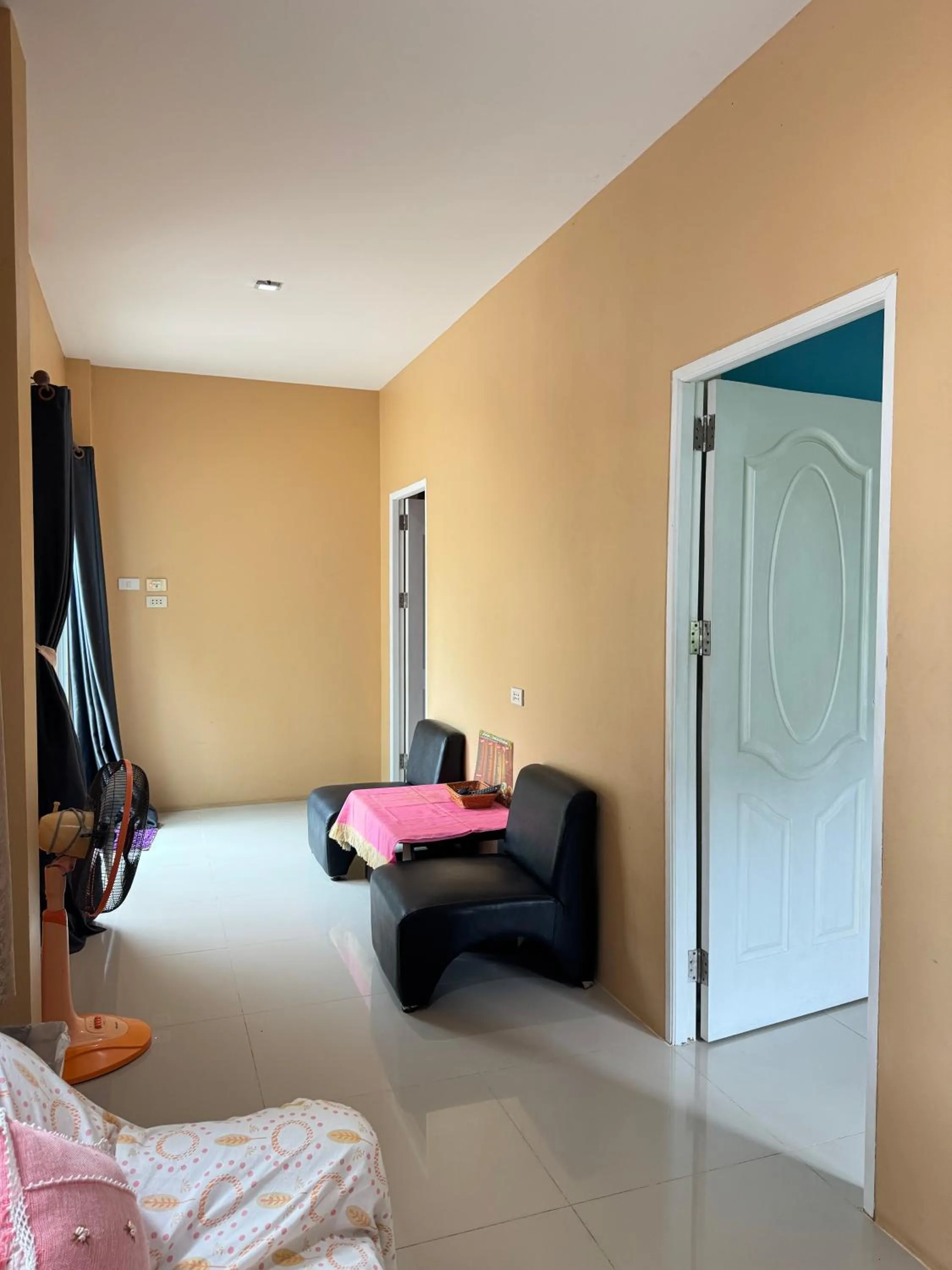 Living room, Bed in Rang Noknoy Resort at Kohlarn