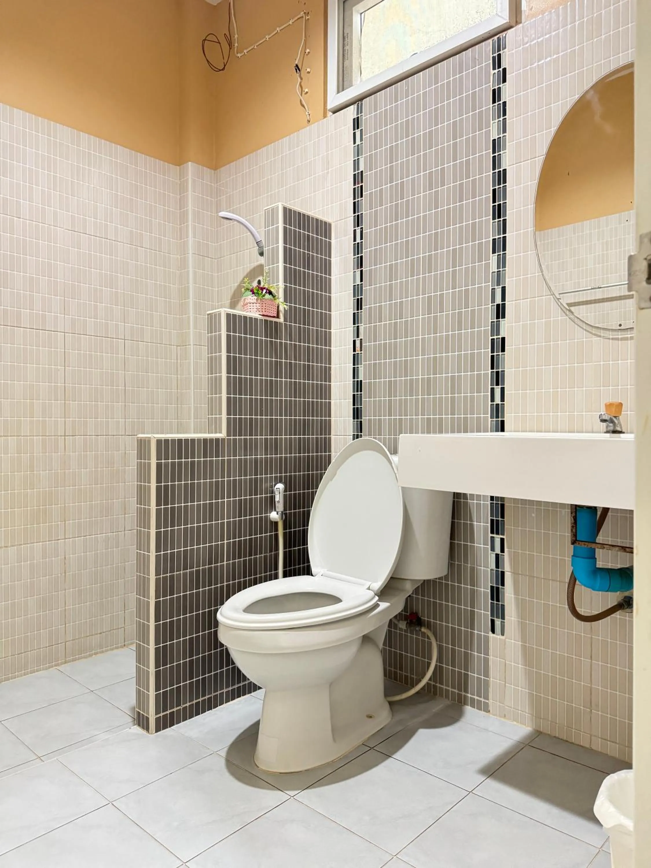 Shower in Rang Noknoy Resort at Kohlarn