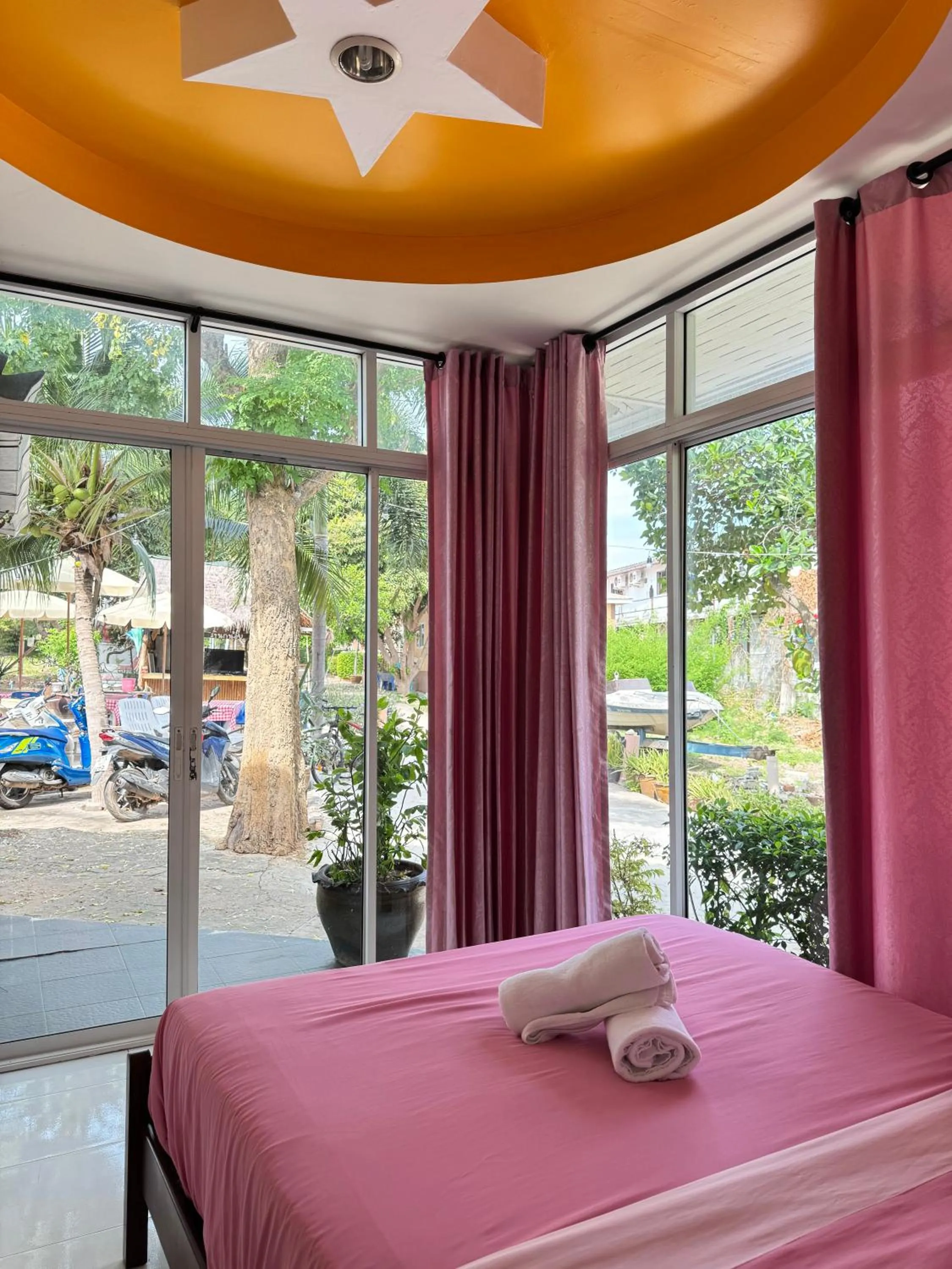 Bed in Rang Noknoy Resort at Kohlarn