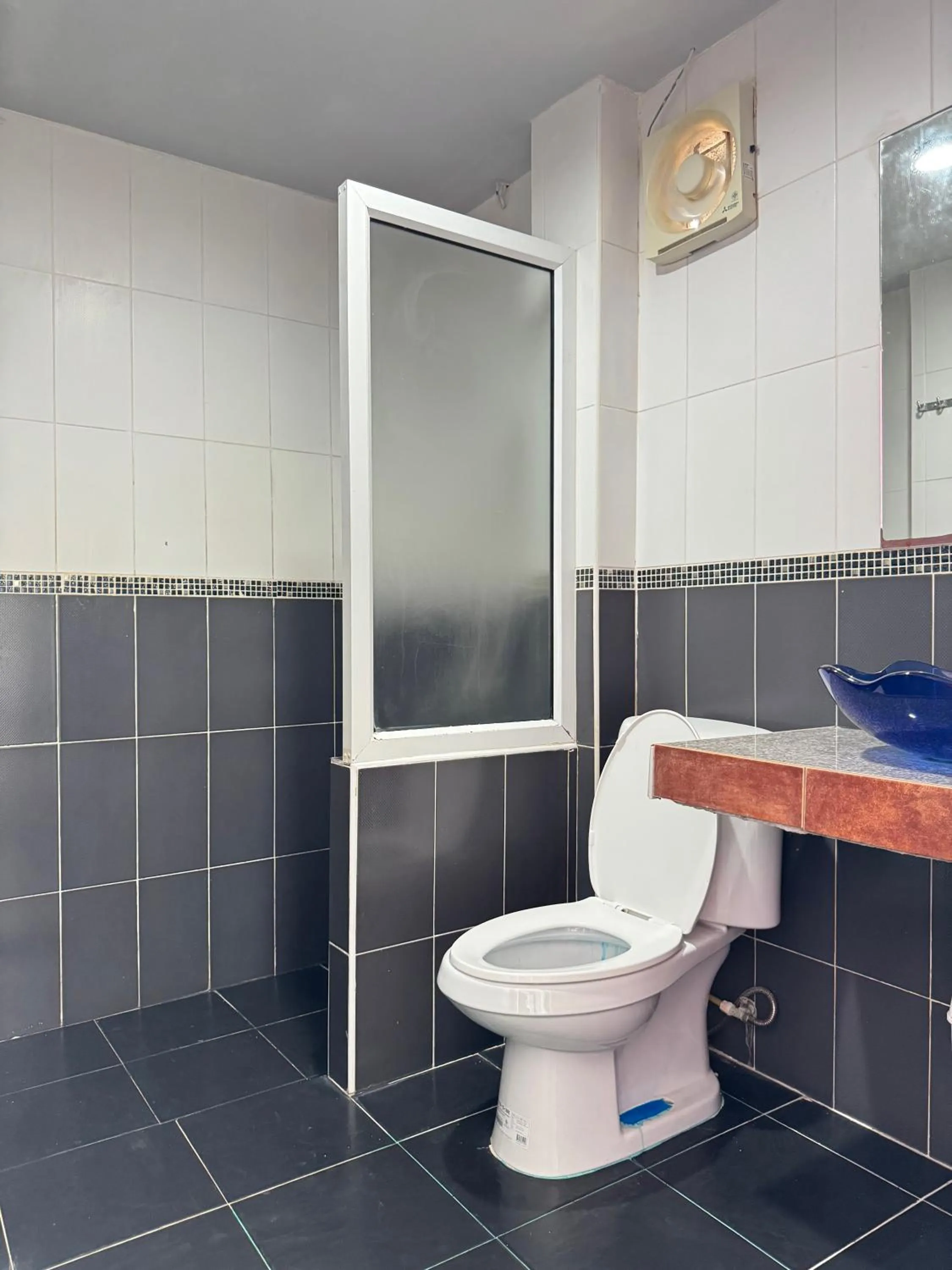 Toilet in Rang Noknoy Resort at Kohlarn