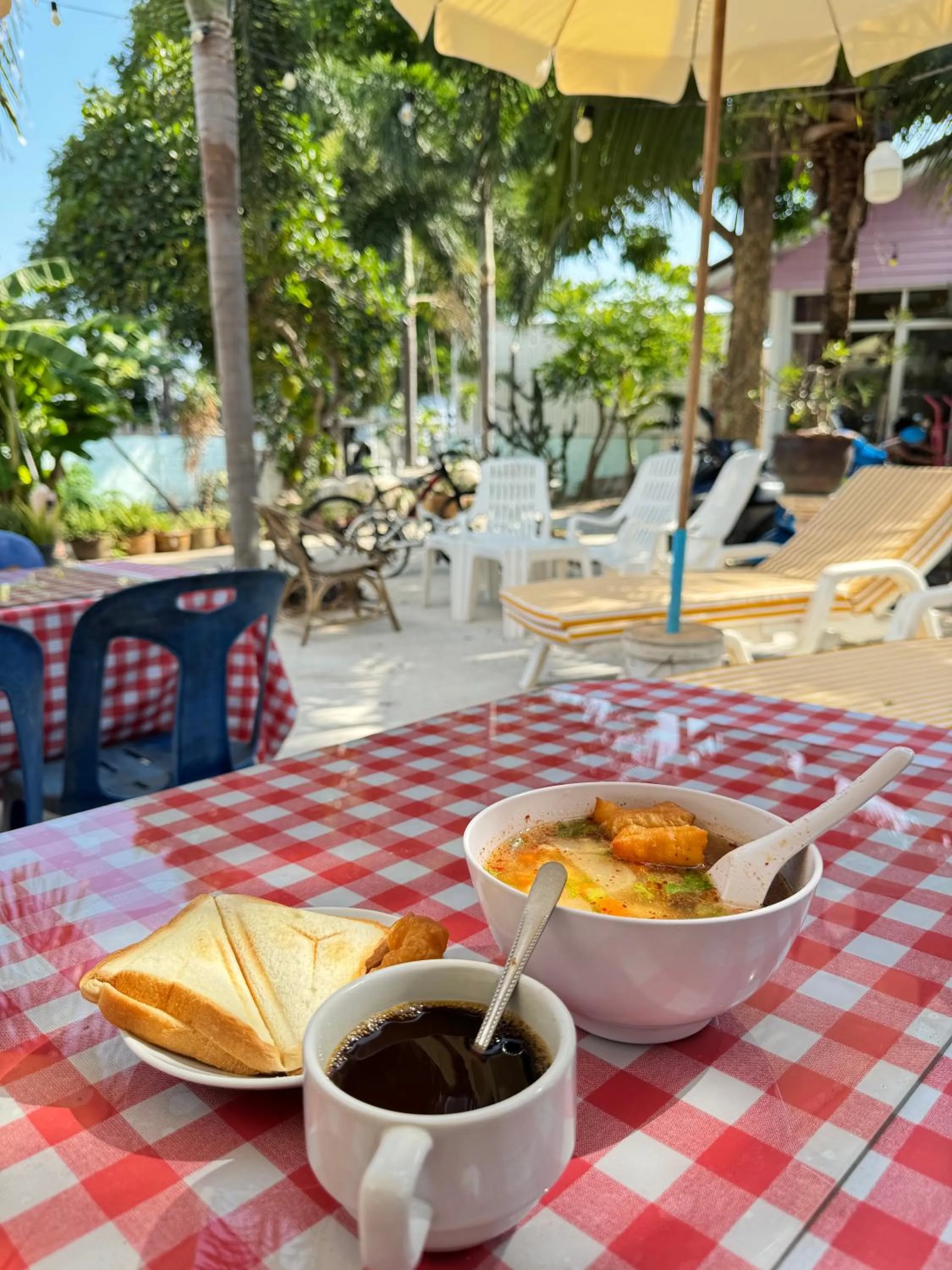 Food in Rang Noknoy Resort at Kohlarn