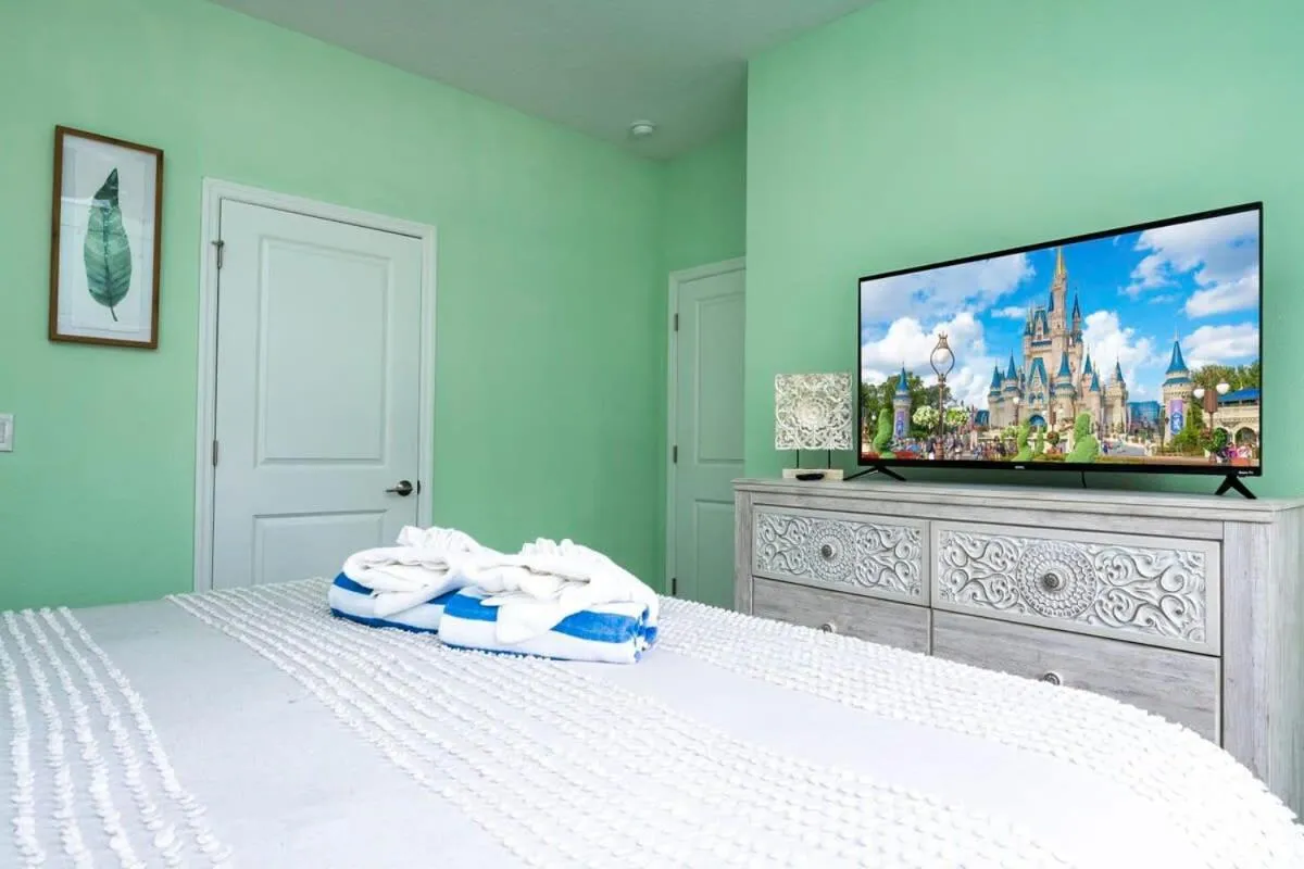 Vibrant Themed Home Prime Location