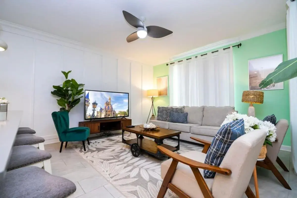 Vibrant Themed Home Prime Location Vibrant Themed Home Prime Location