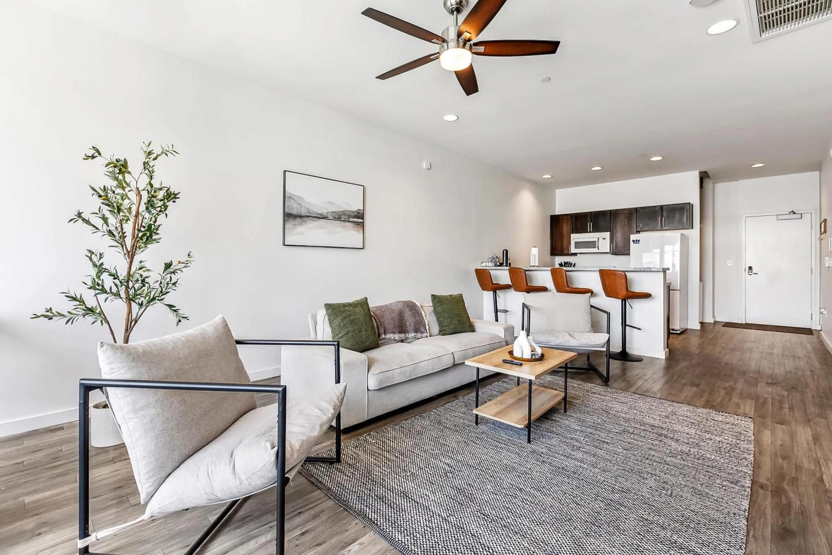 Entire High-Rise Apartment - 2BD