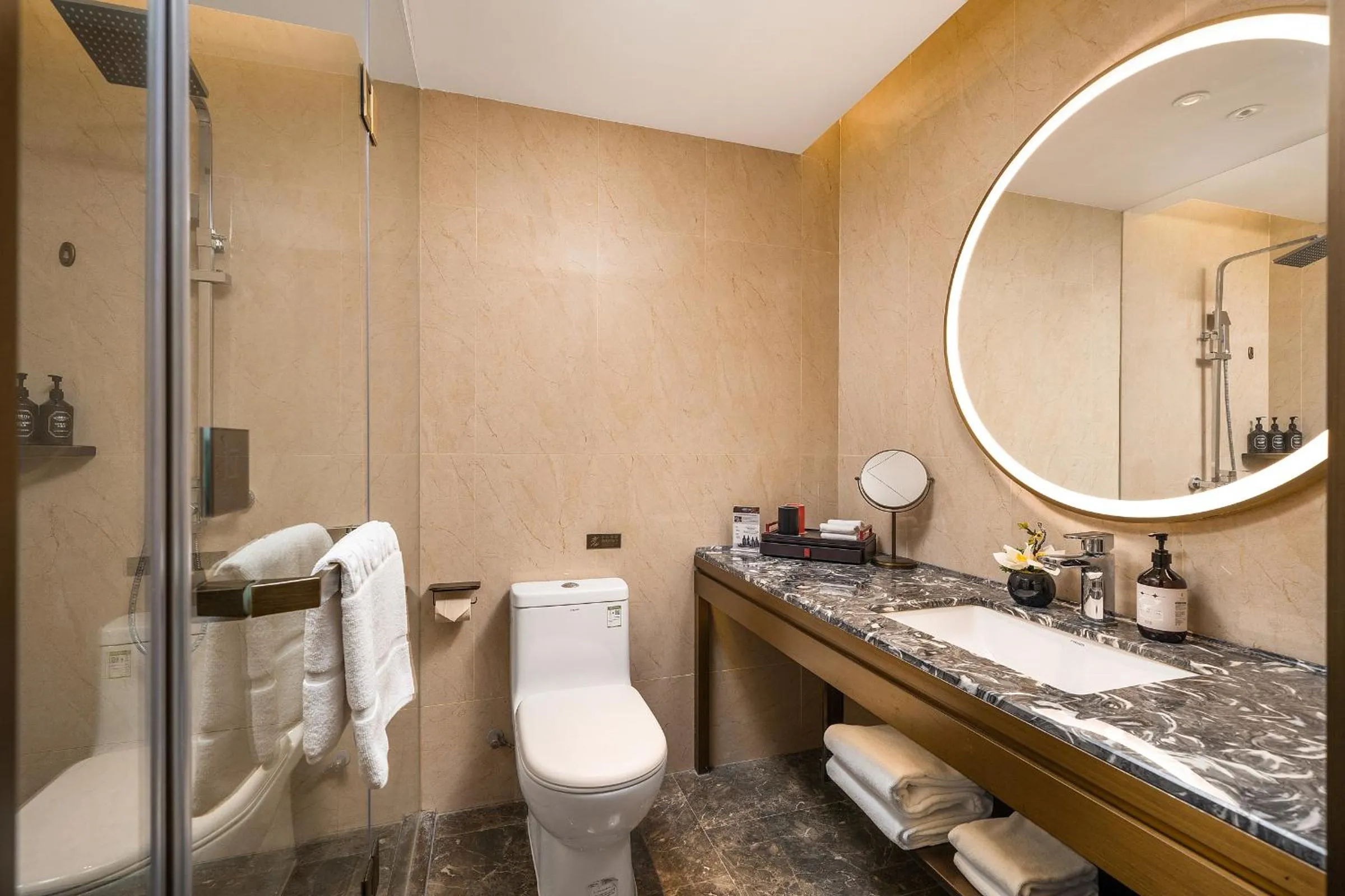 Shower in Echeng Hotel