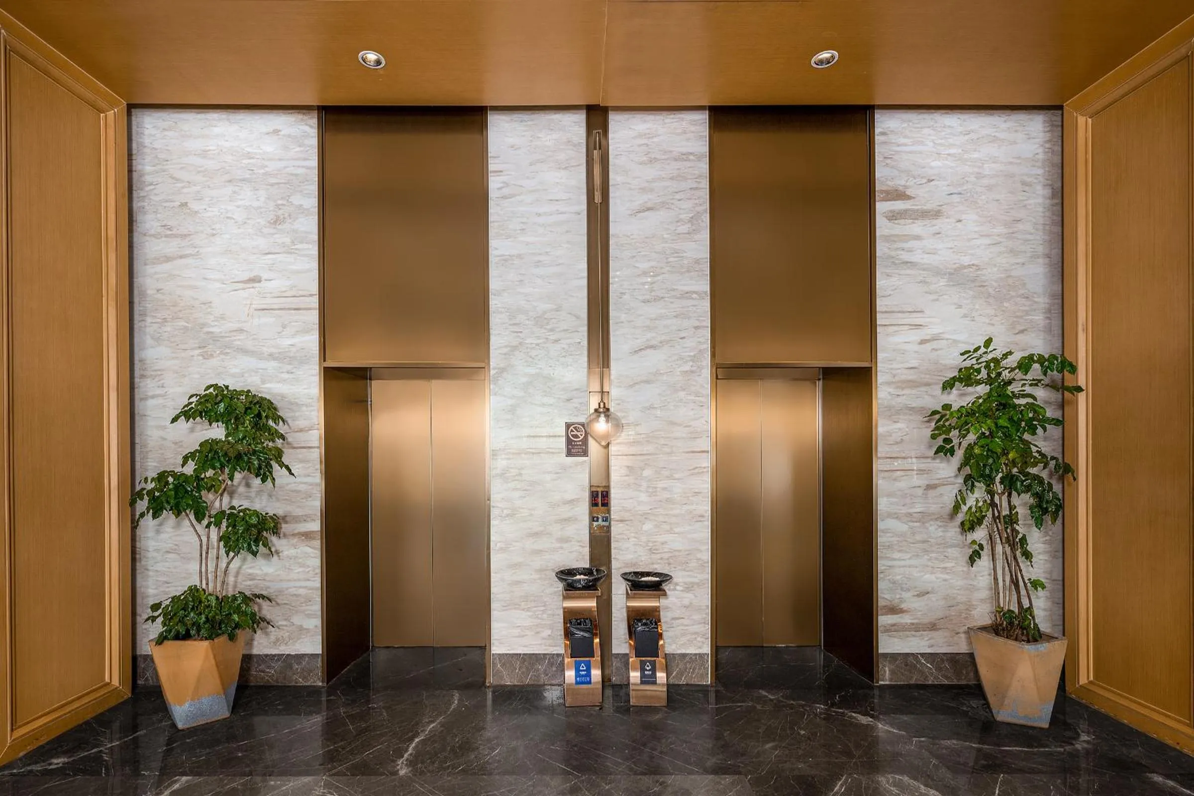 elevator in Echeng Hotel