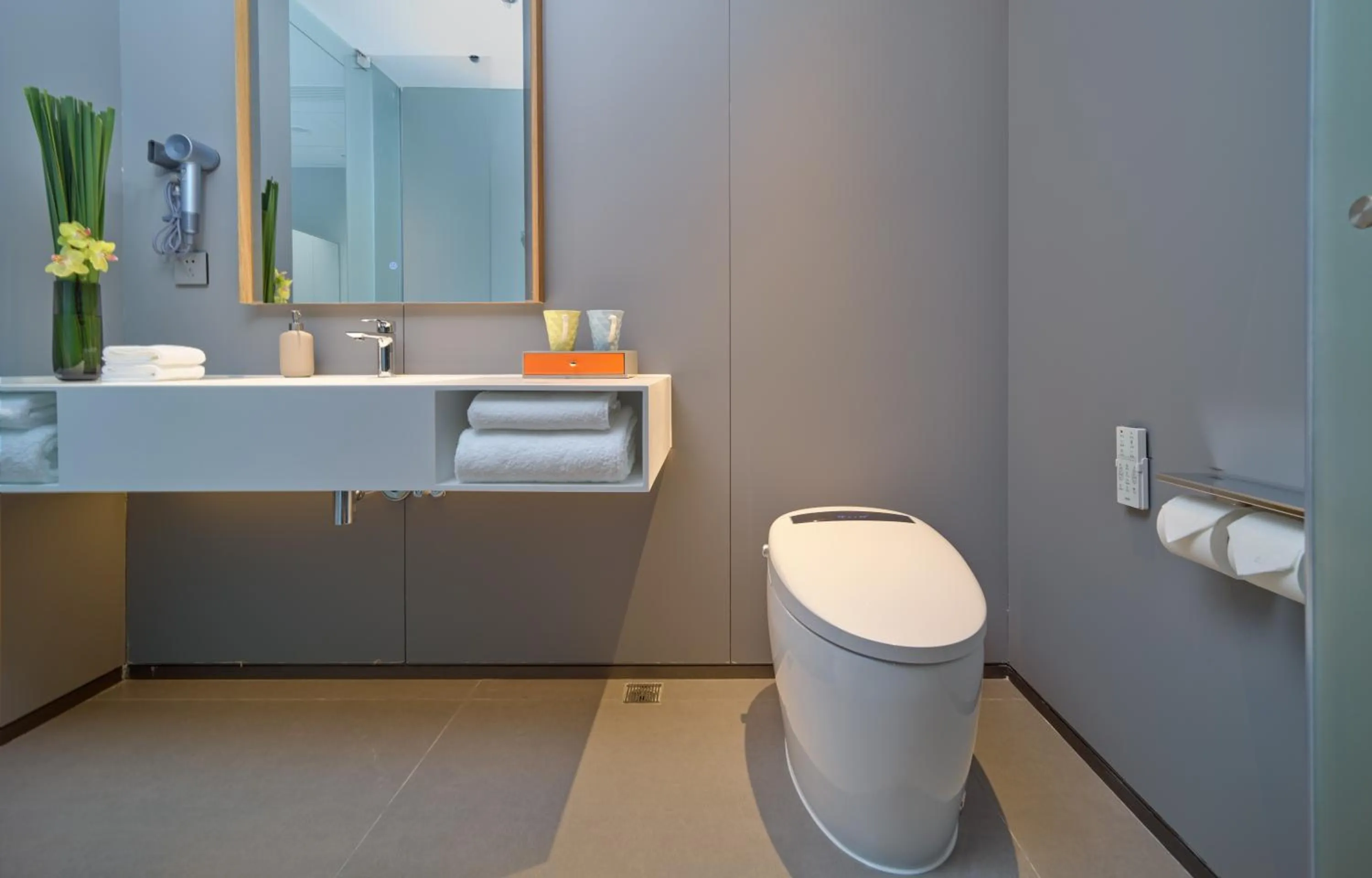 Toilet in Pagoda Hotel Hangzhou Binjiang