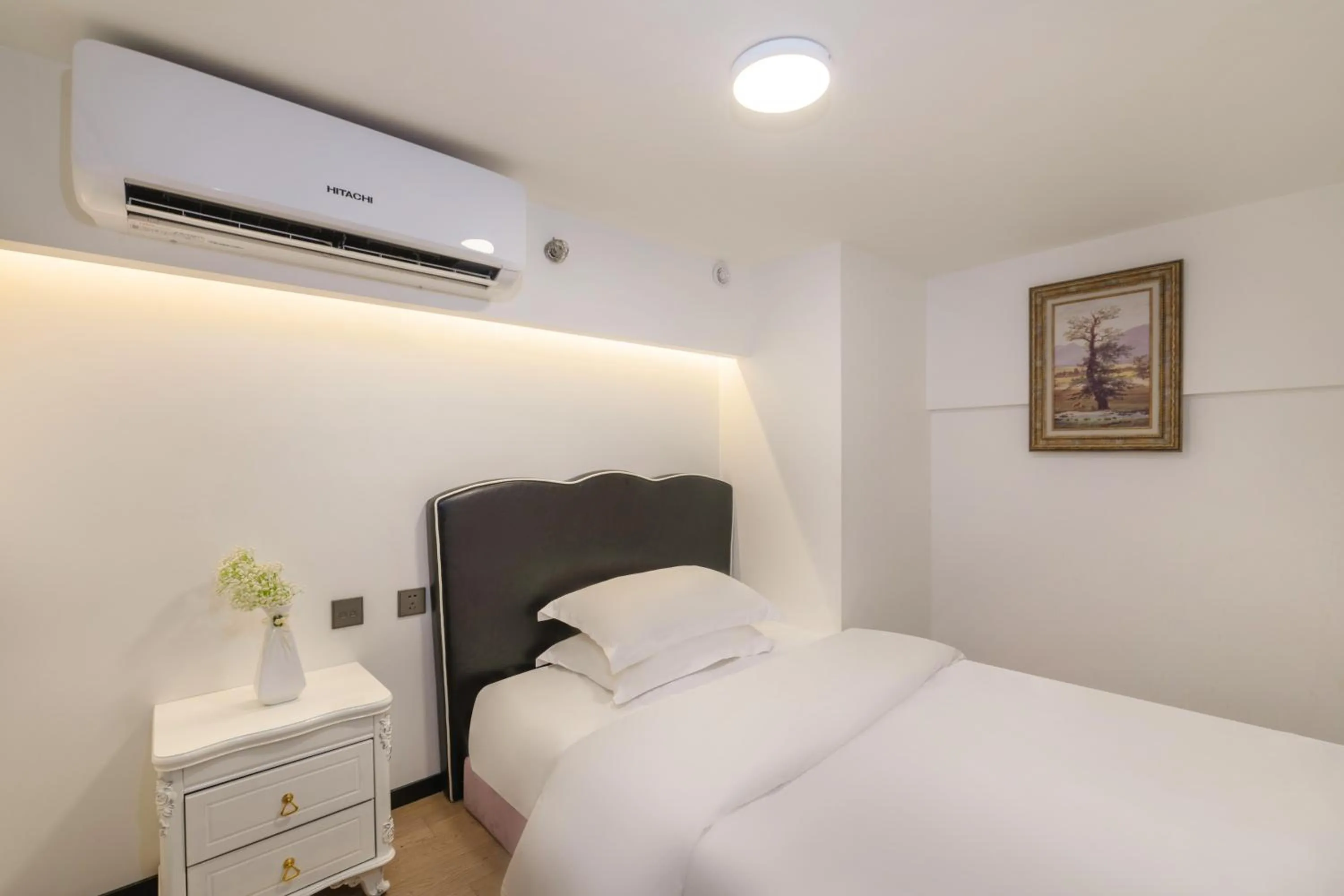 Bed in Xinghe Times Apartment - Shenzhen North Railway Station