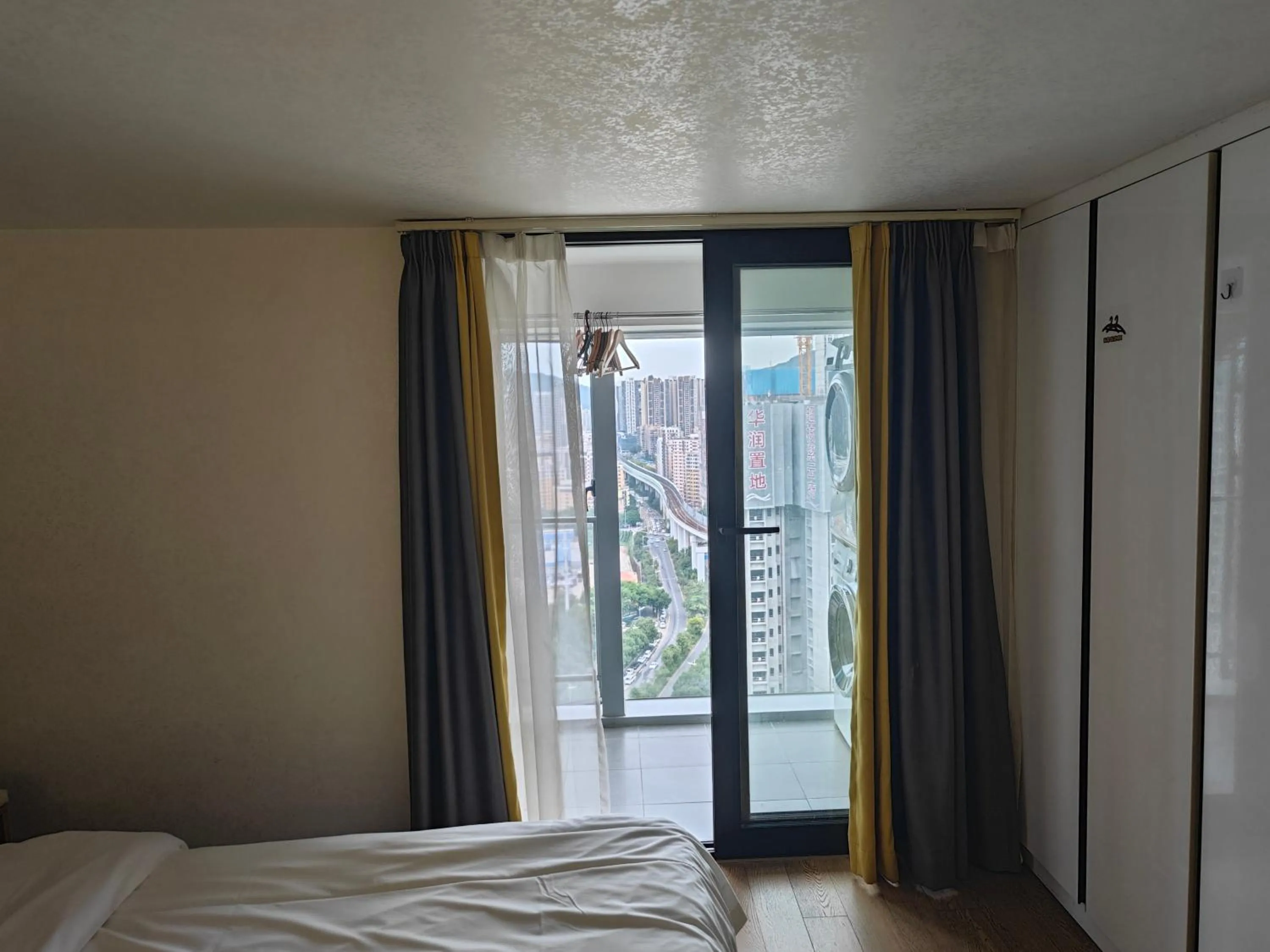 Bed in Xinghe Times Apartment - Shenzhen North Railway Station