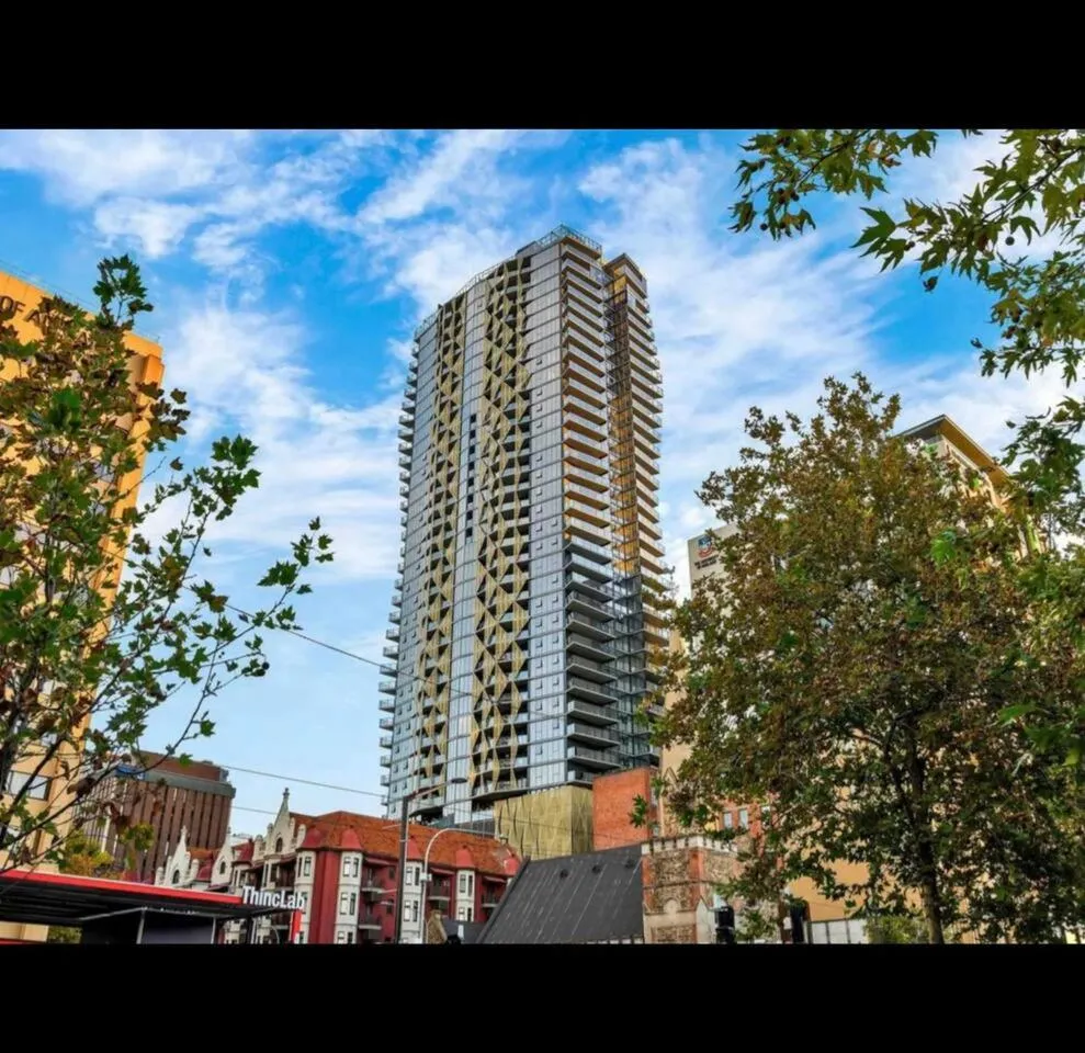 One-Bedroom Apartment in Sky Apartment - Realm Adelaide