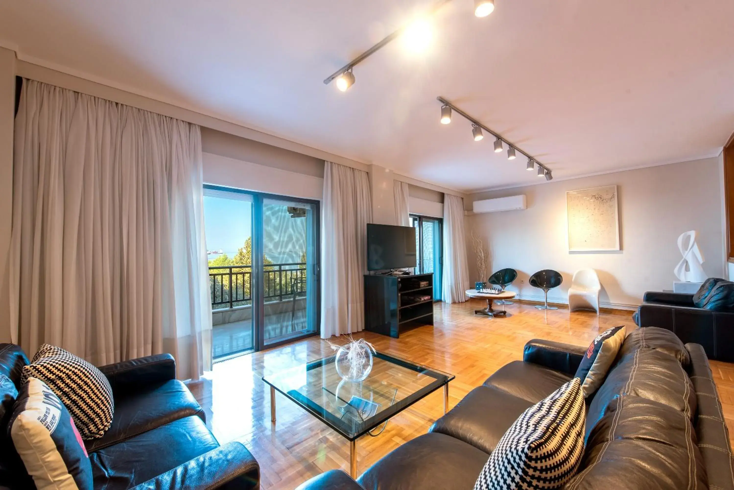 Three-Bedroom Apartment in City Moon by halu! Seafront 3-bedroom apartment Three-Bedroom Apartment in City Moon by halu! Seafront 3-bedroom apartment